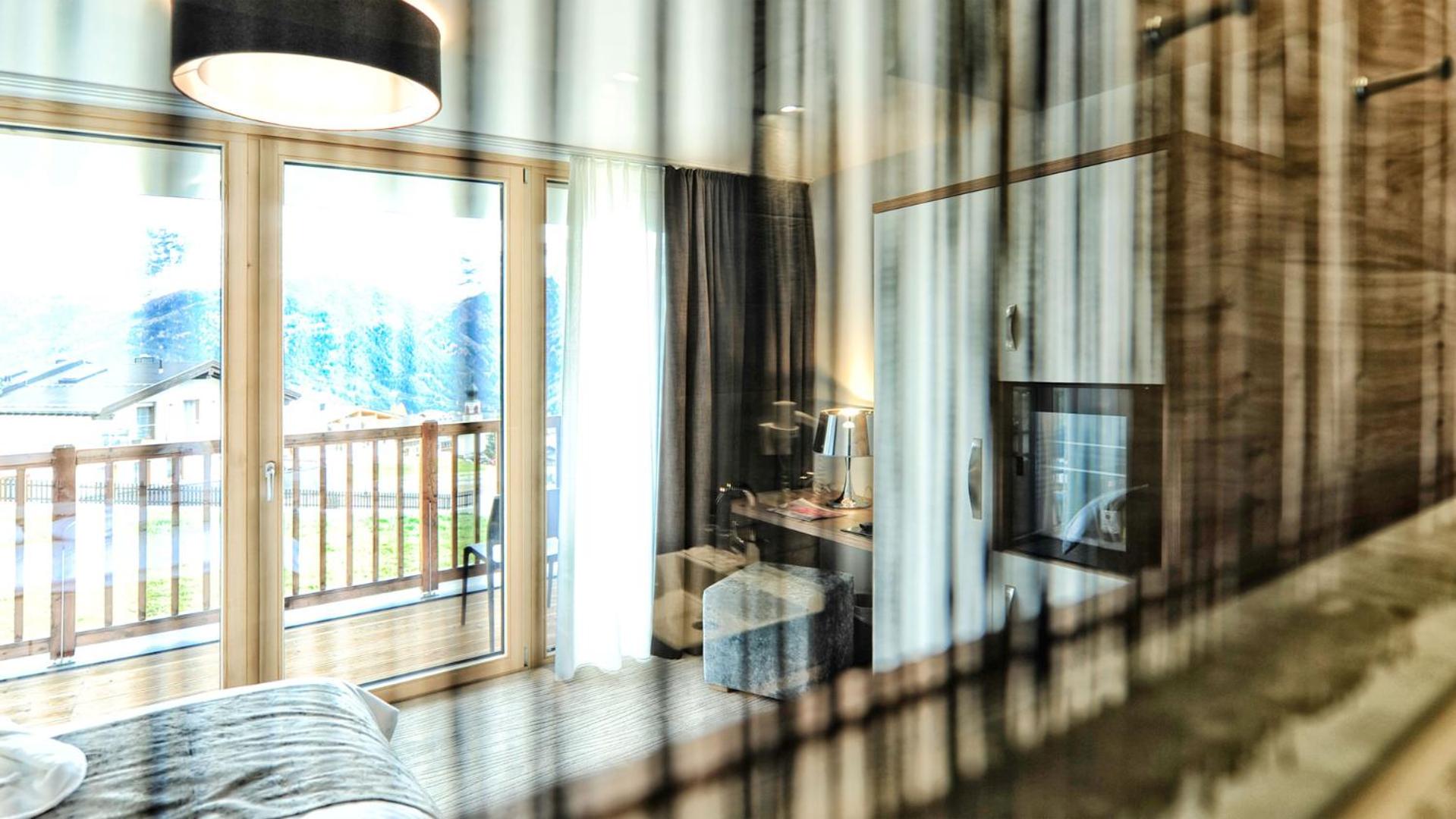 Standard Double Room with Balcony - Photo 5