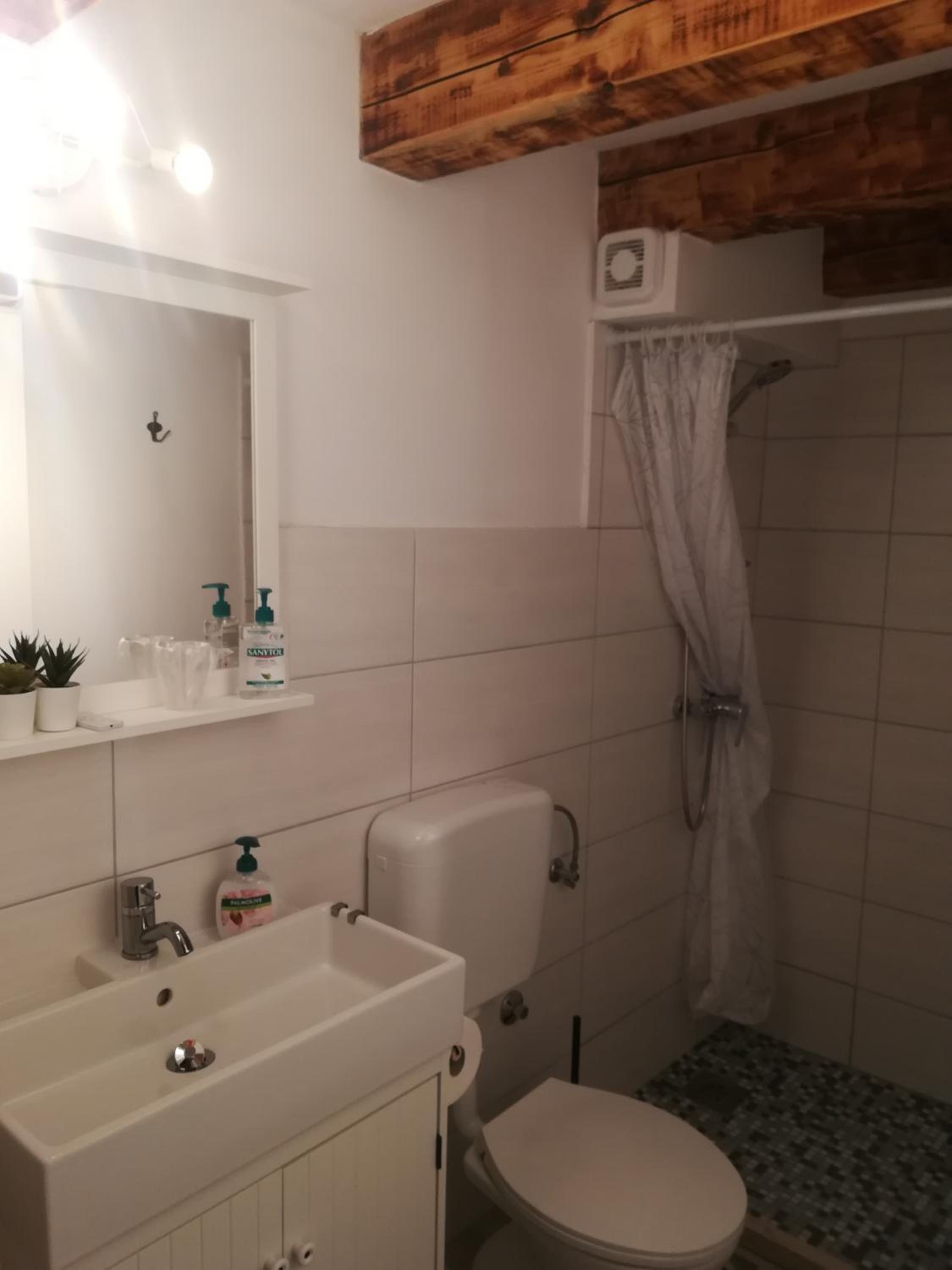 Double Room with Private Bathroom - Photo 3
