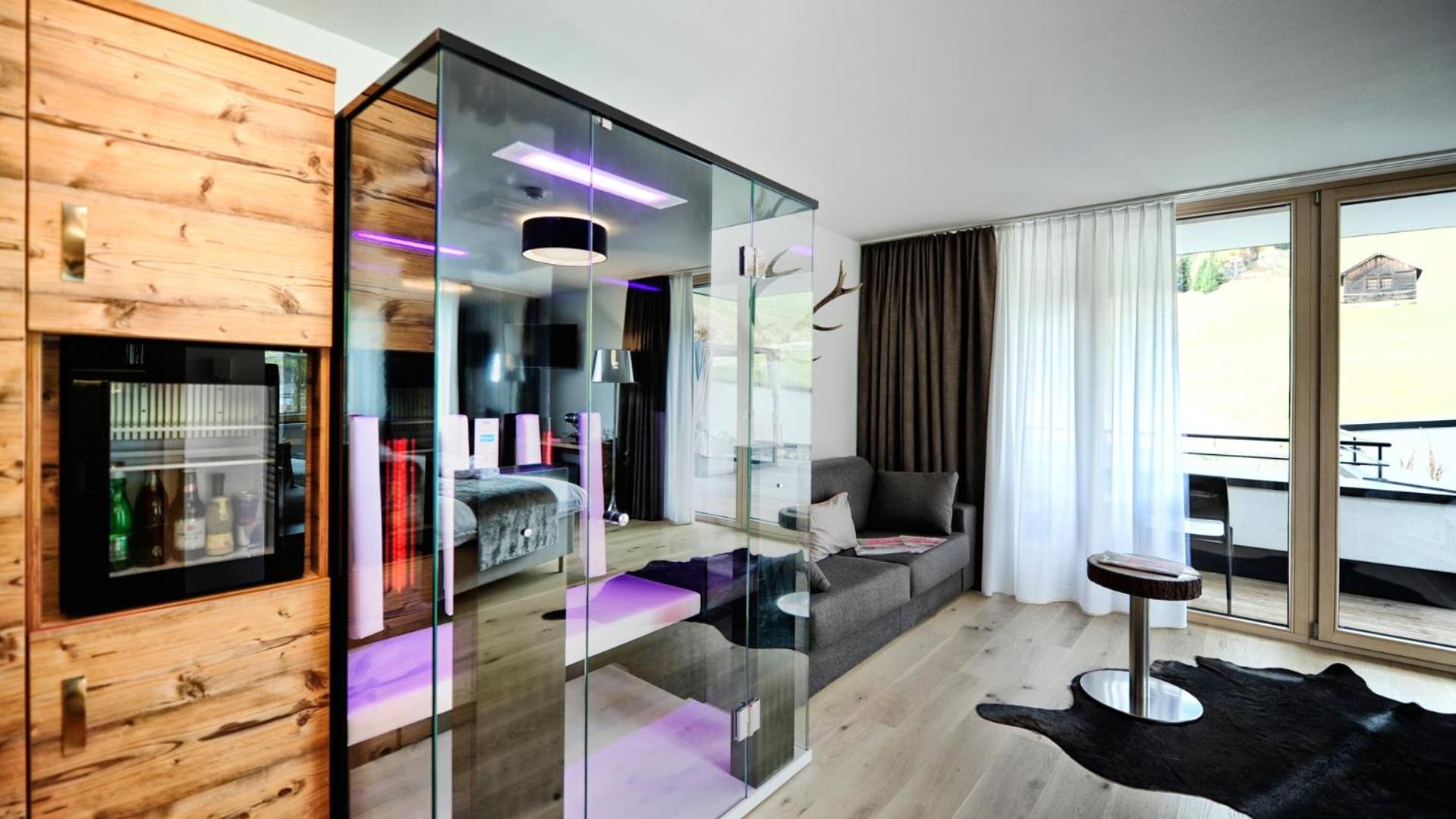 Comfort Suite with Balcony - Photo 1