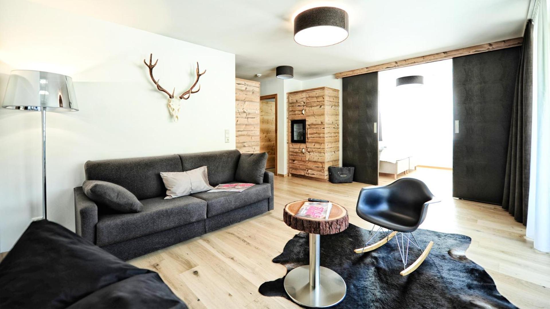 Superior Suite with Balcony - Photo 5
