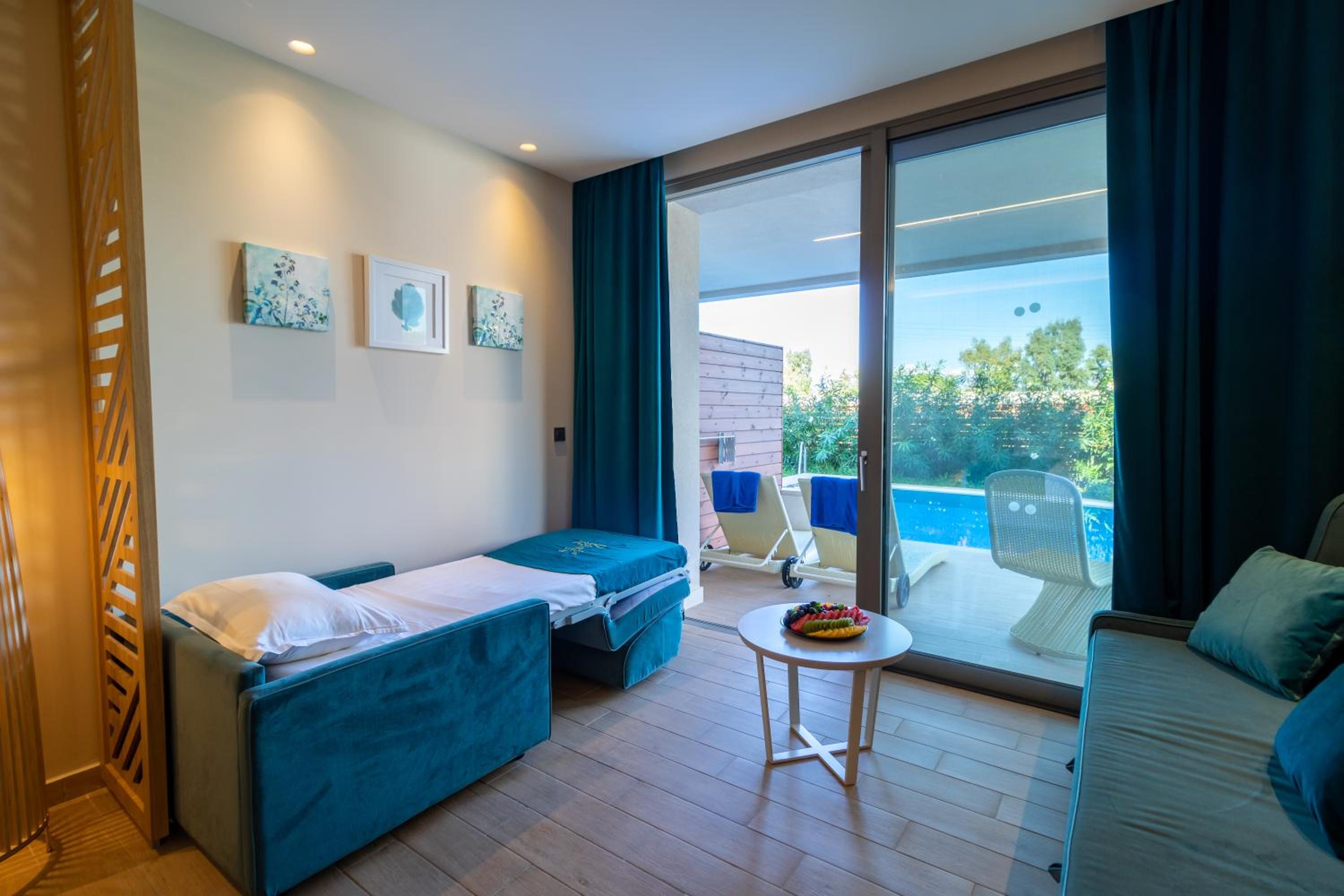 Junior Suite Swim up - Sharing Pool