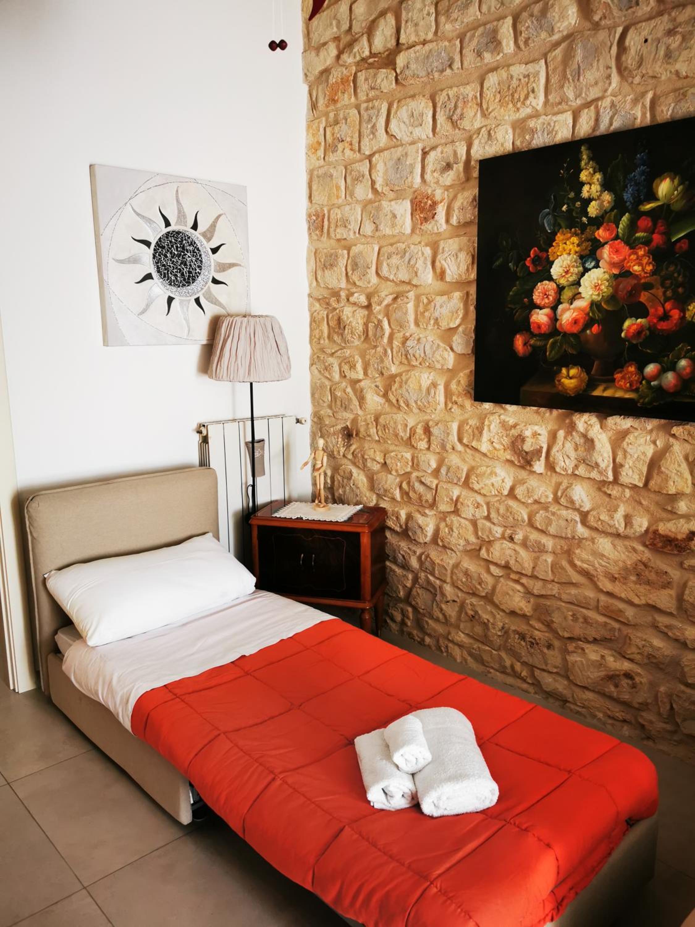 One-Bedroom Apartment - Photo 31