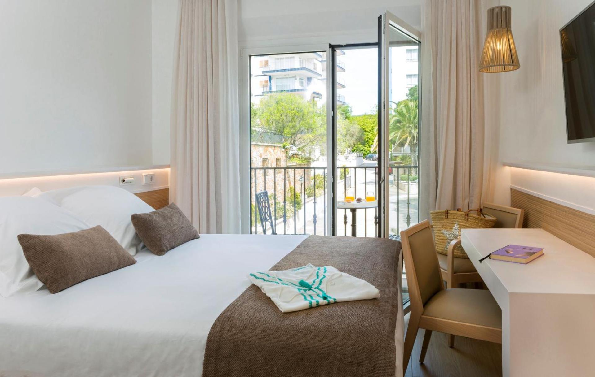 Double room with garden views