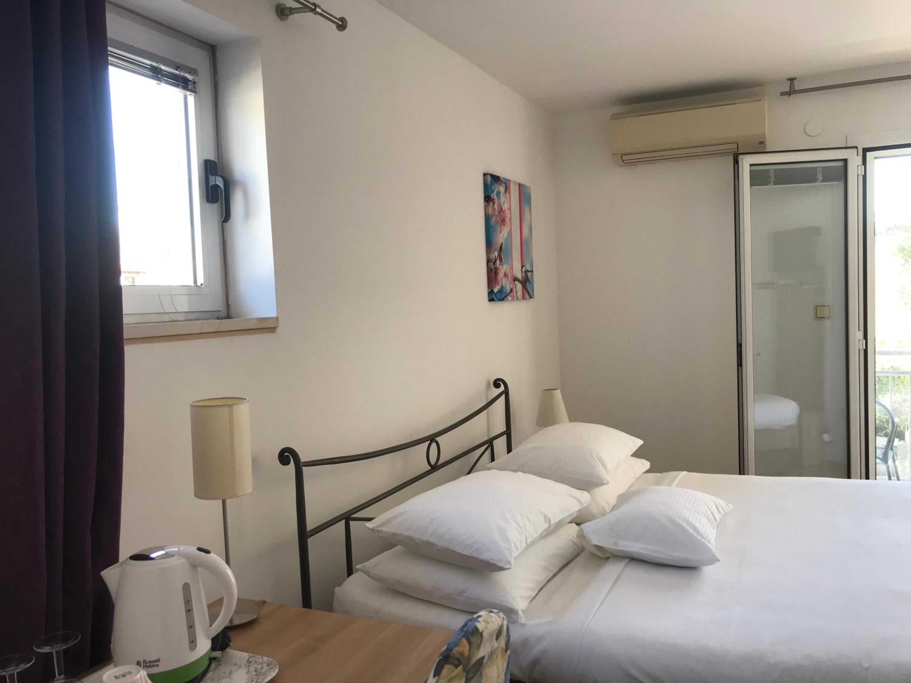 Budget Double Room photo 3