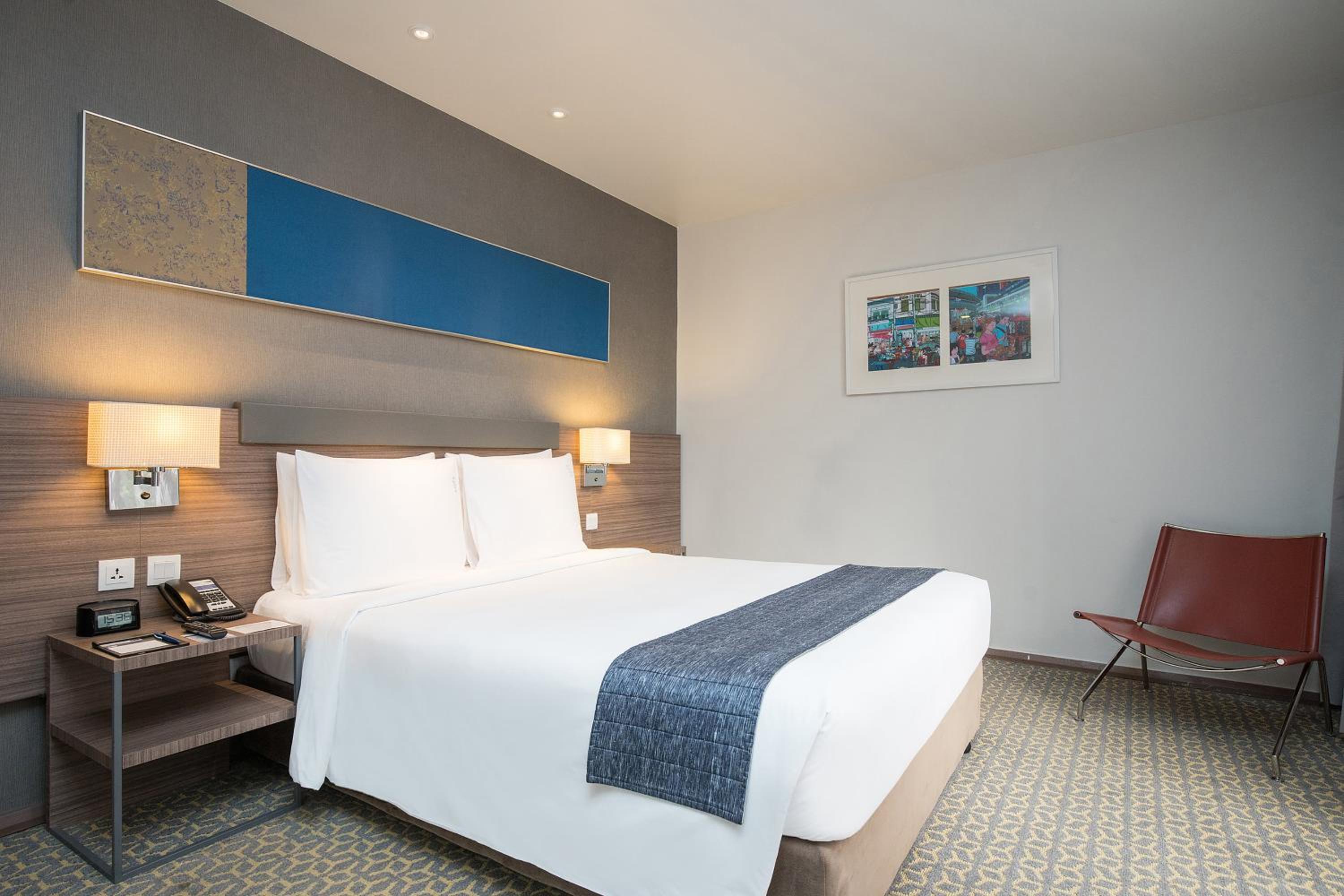Standard Queen Room with Extra Floor Space - Free Breakfast photo 2