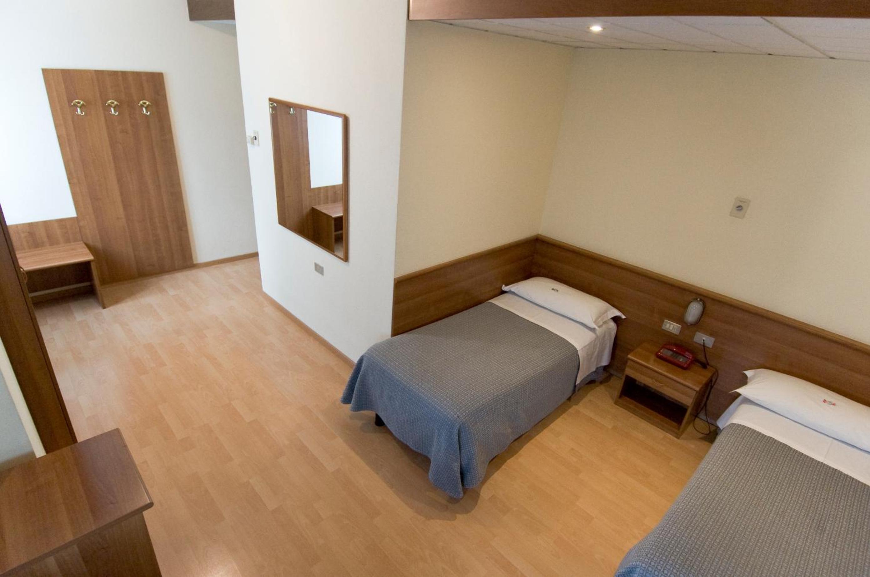 Twin Room - Photo 1