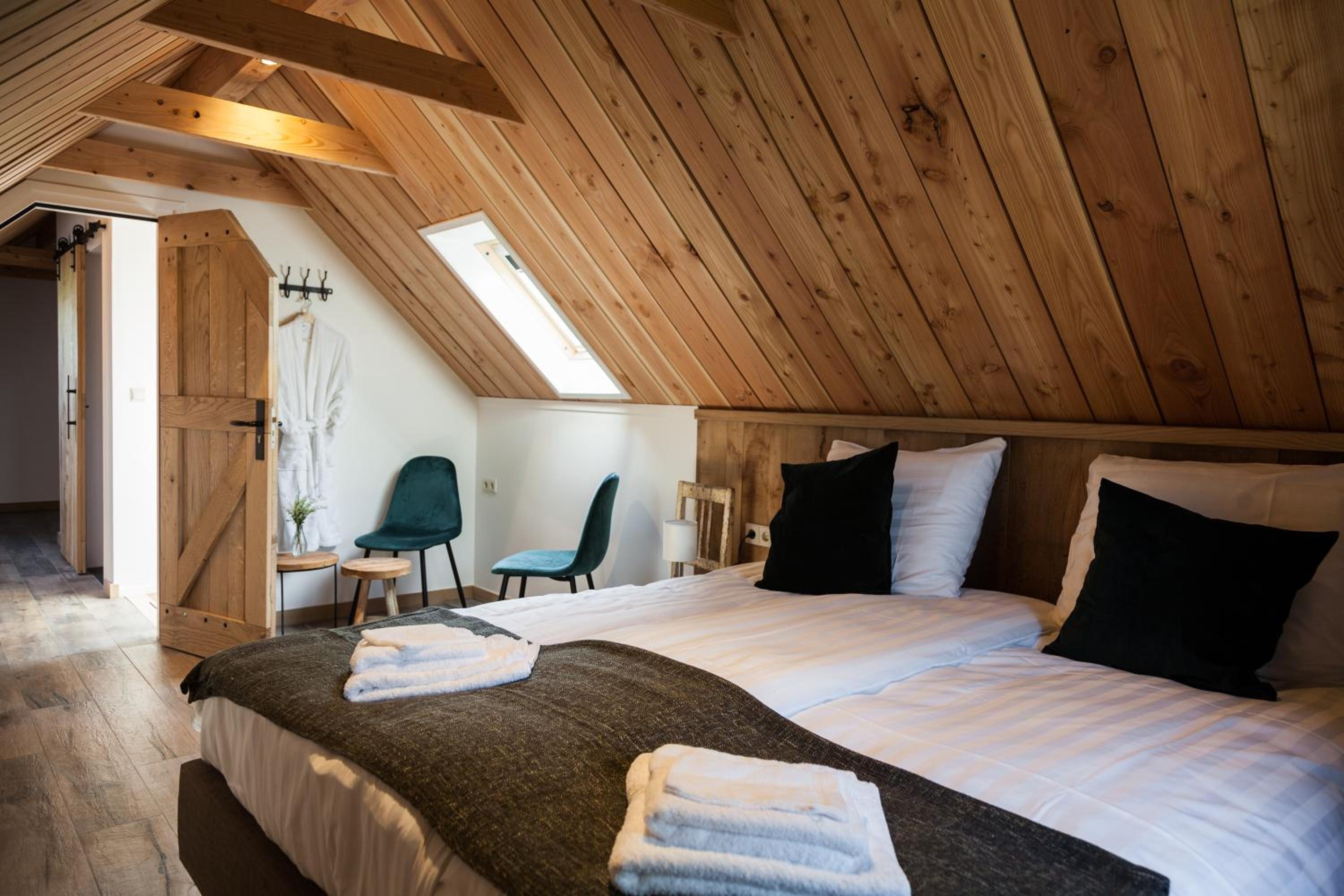 Twin Room with Private External Bathroom