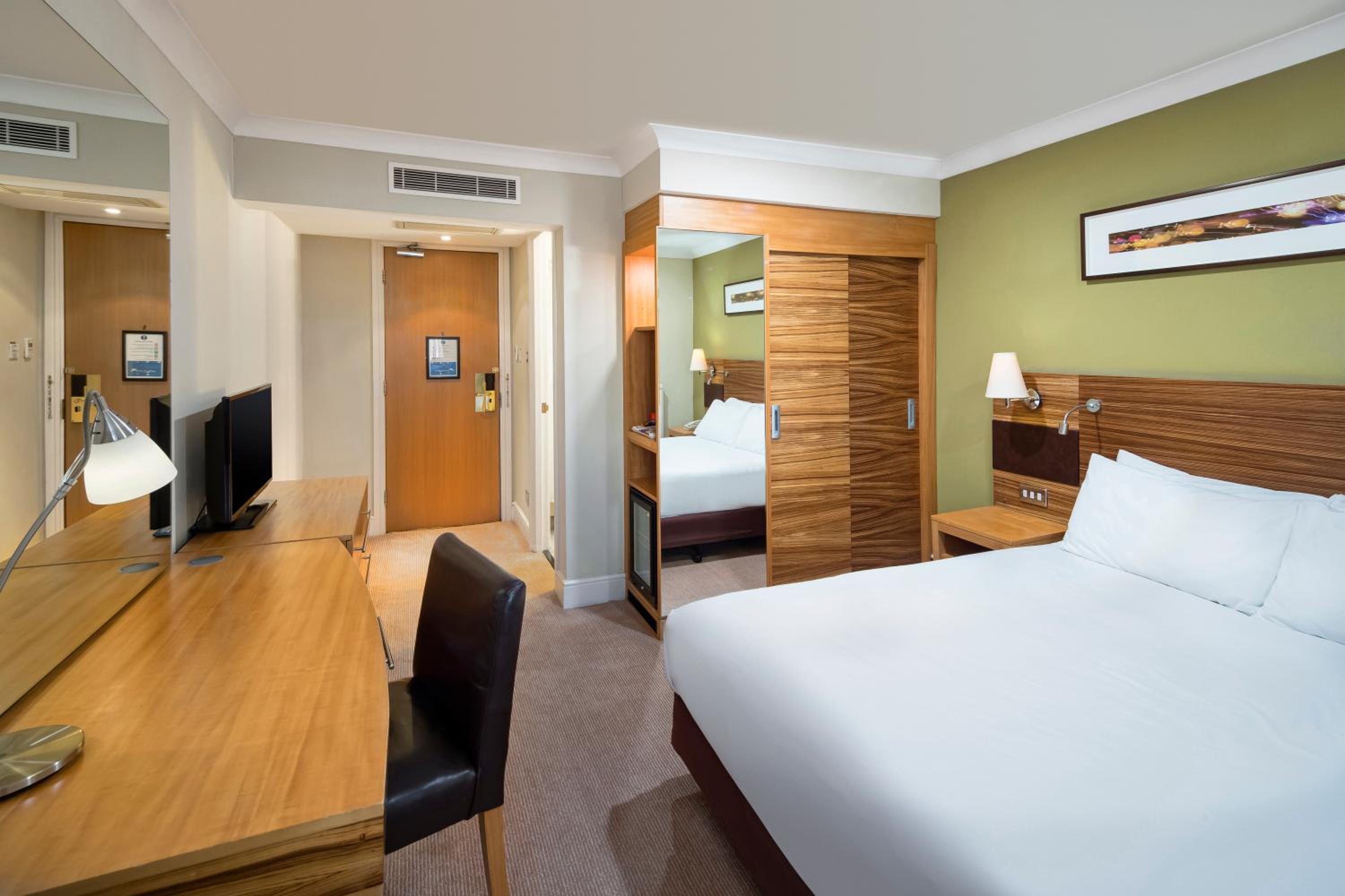 Standard Queen Room photo 2