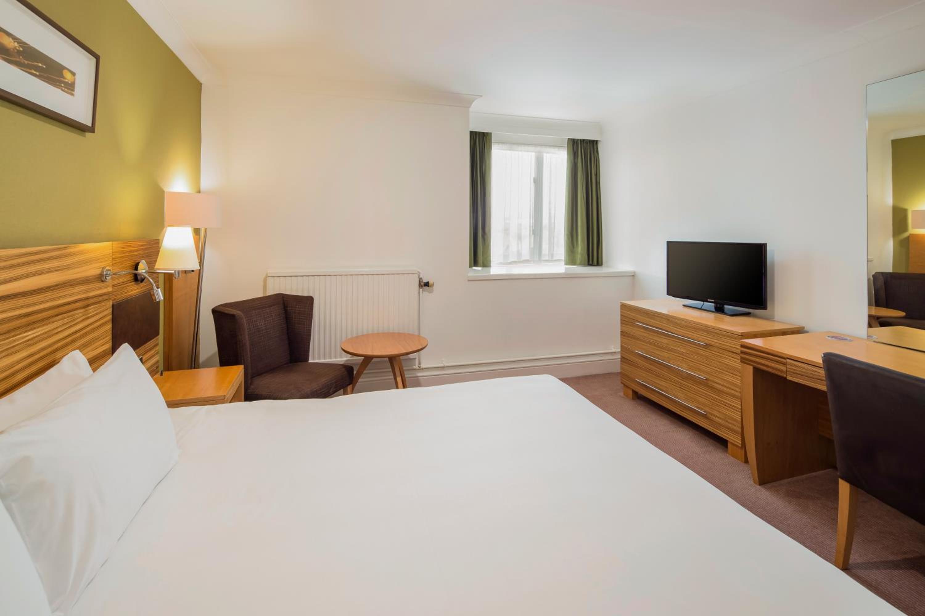 Standard Queen Room photo 3