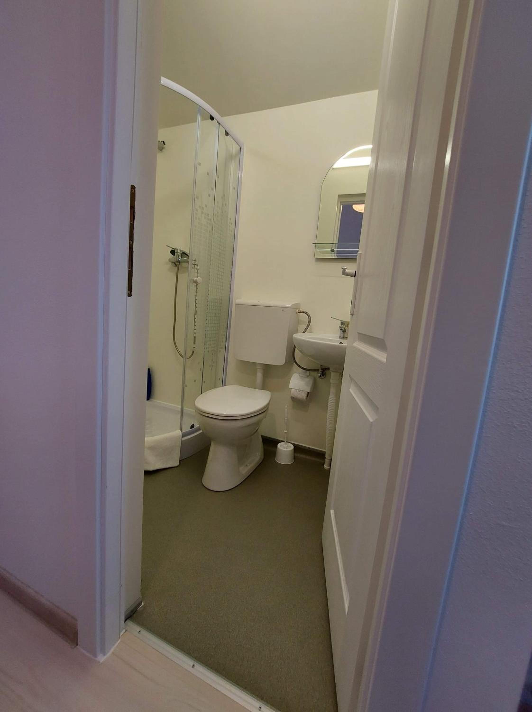 One-Bedroom House - Photo 6