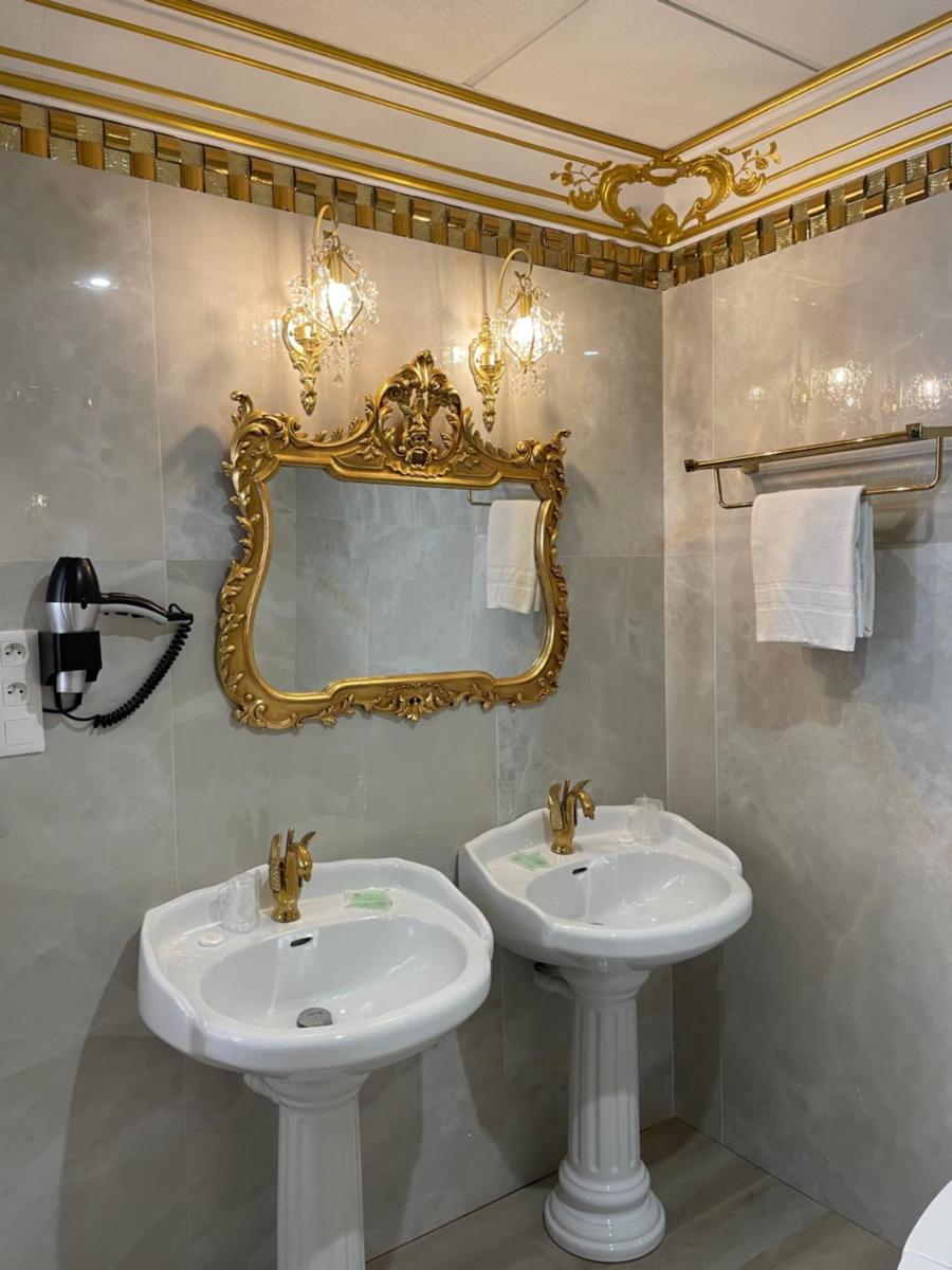 Deluxe Suite - Photo 11