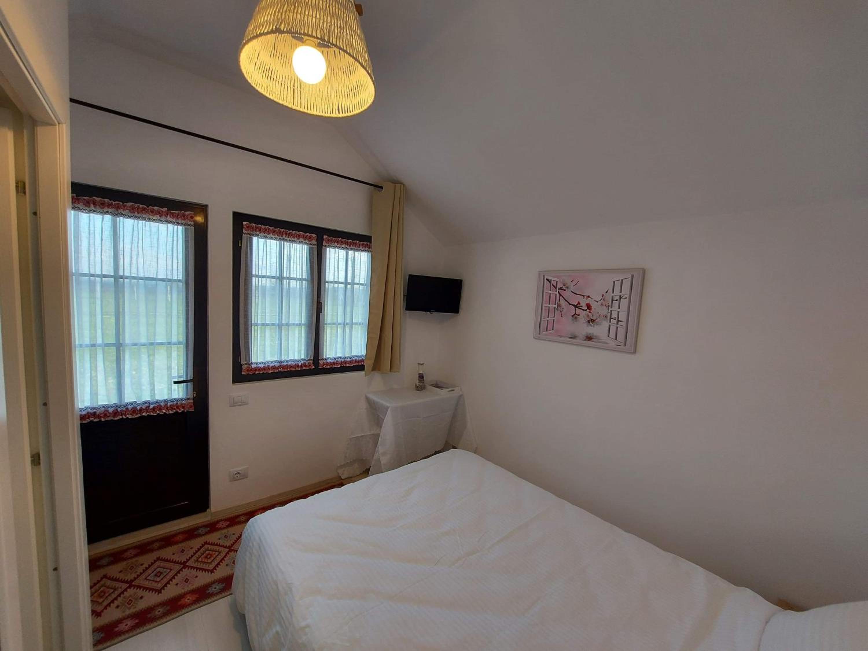 One-Bedroom House - Photo 2