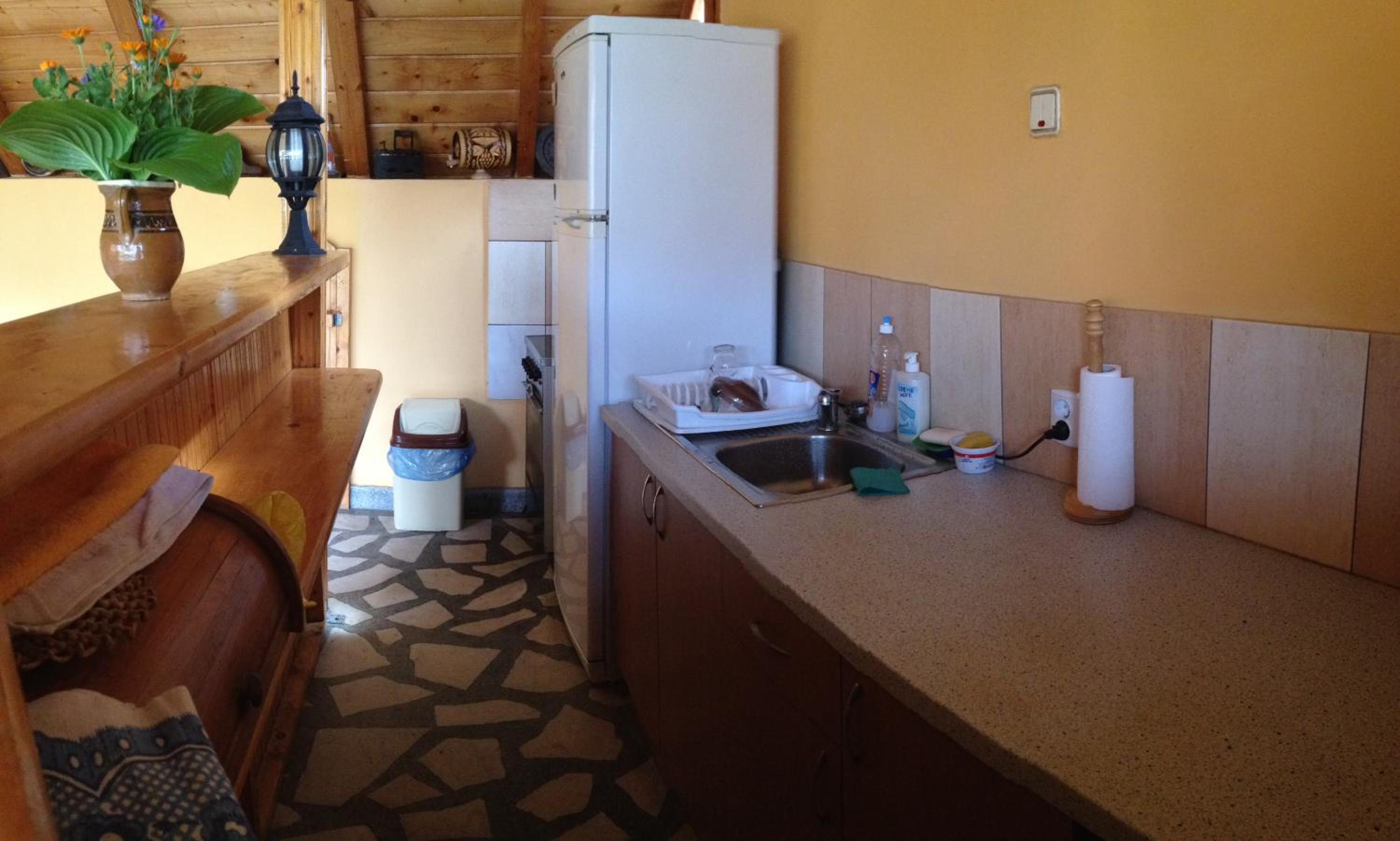 Apartment With Shared Bathroom photo 3