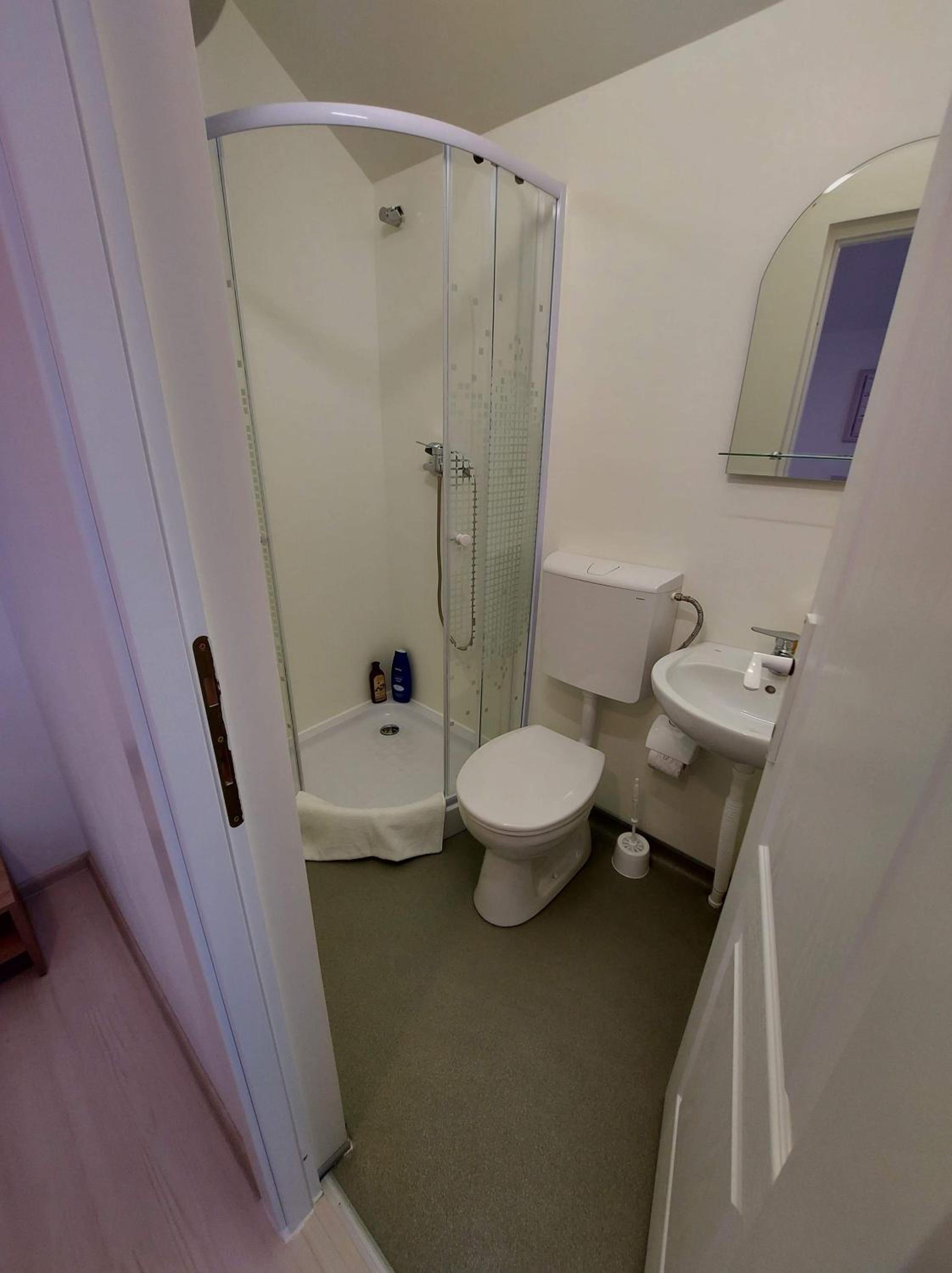 One-Bedroom House - Photo 15
