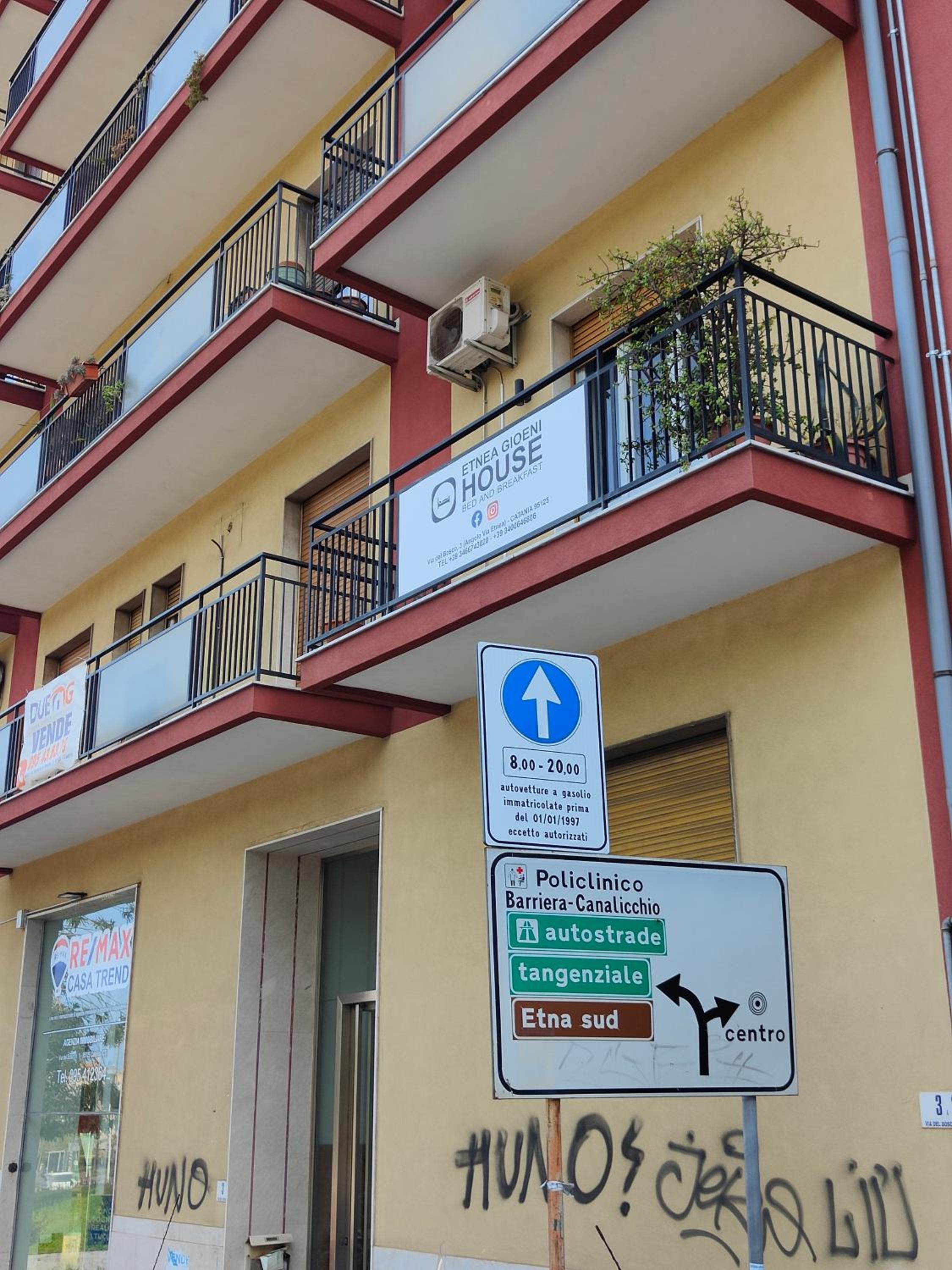 Double Room with Balcony - Photo 21
