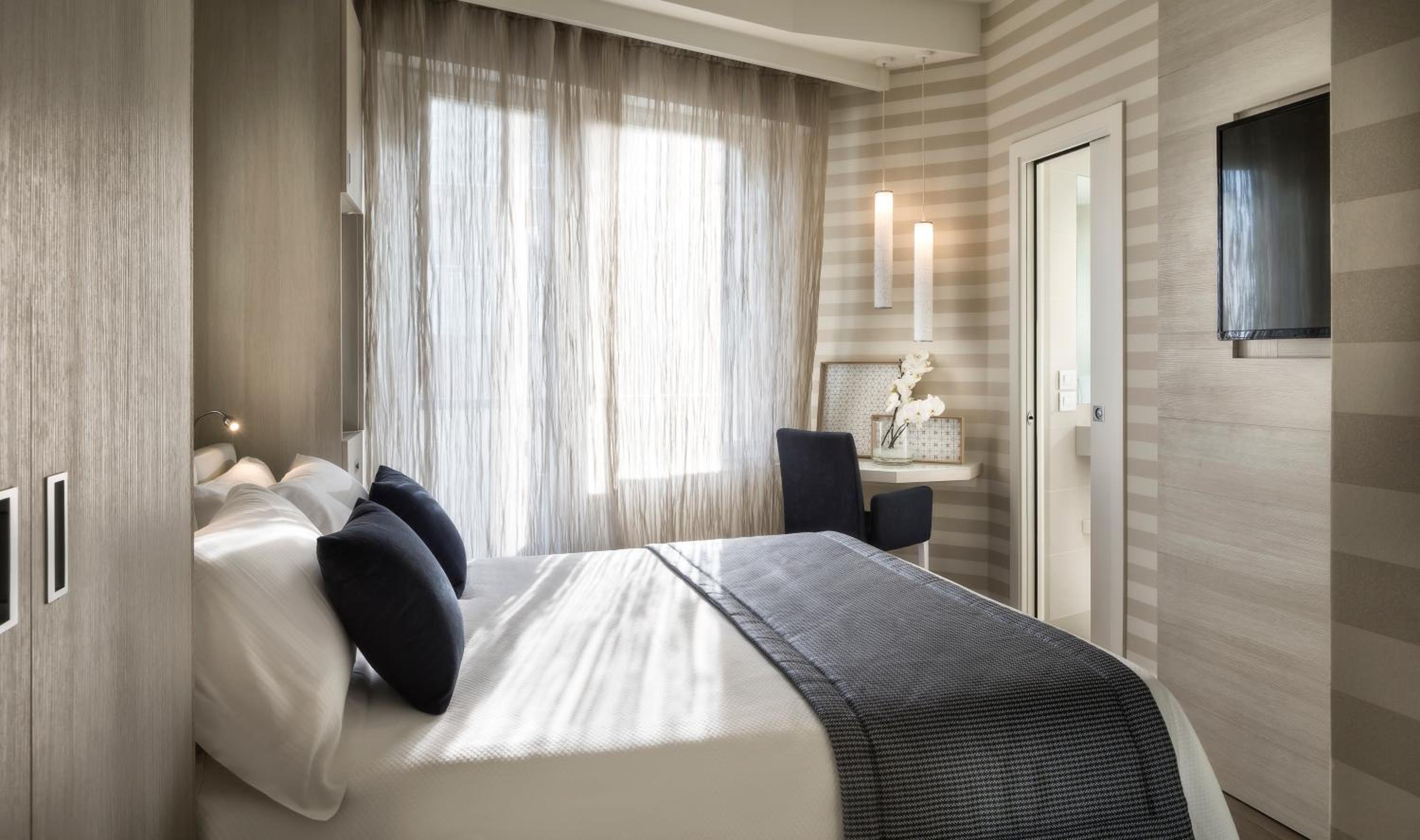 Standard Double or Twin Room - Photo 1