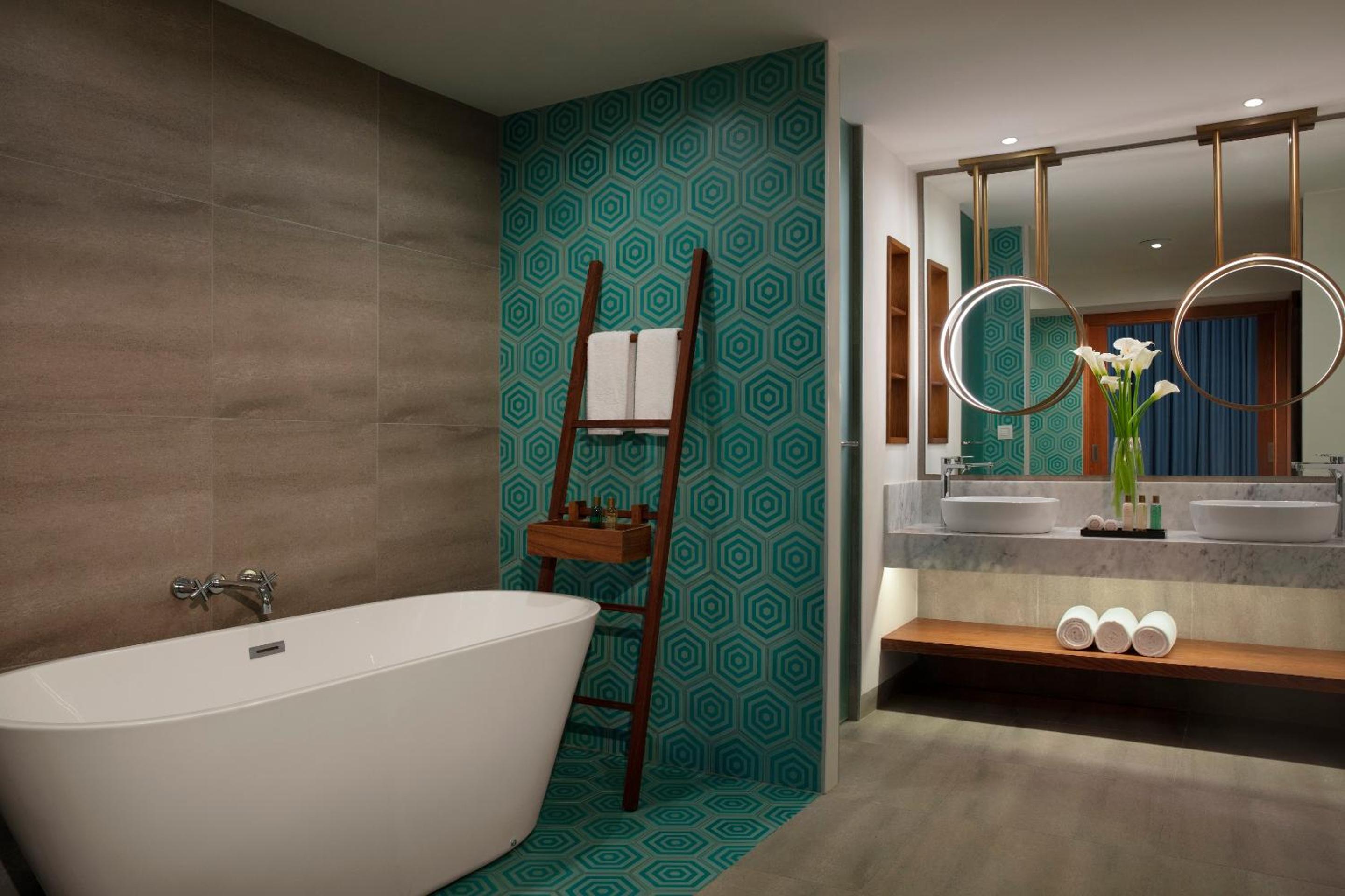 Preferred Club Two-Bedroom Swimout Villa - Photo 3