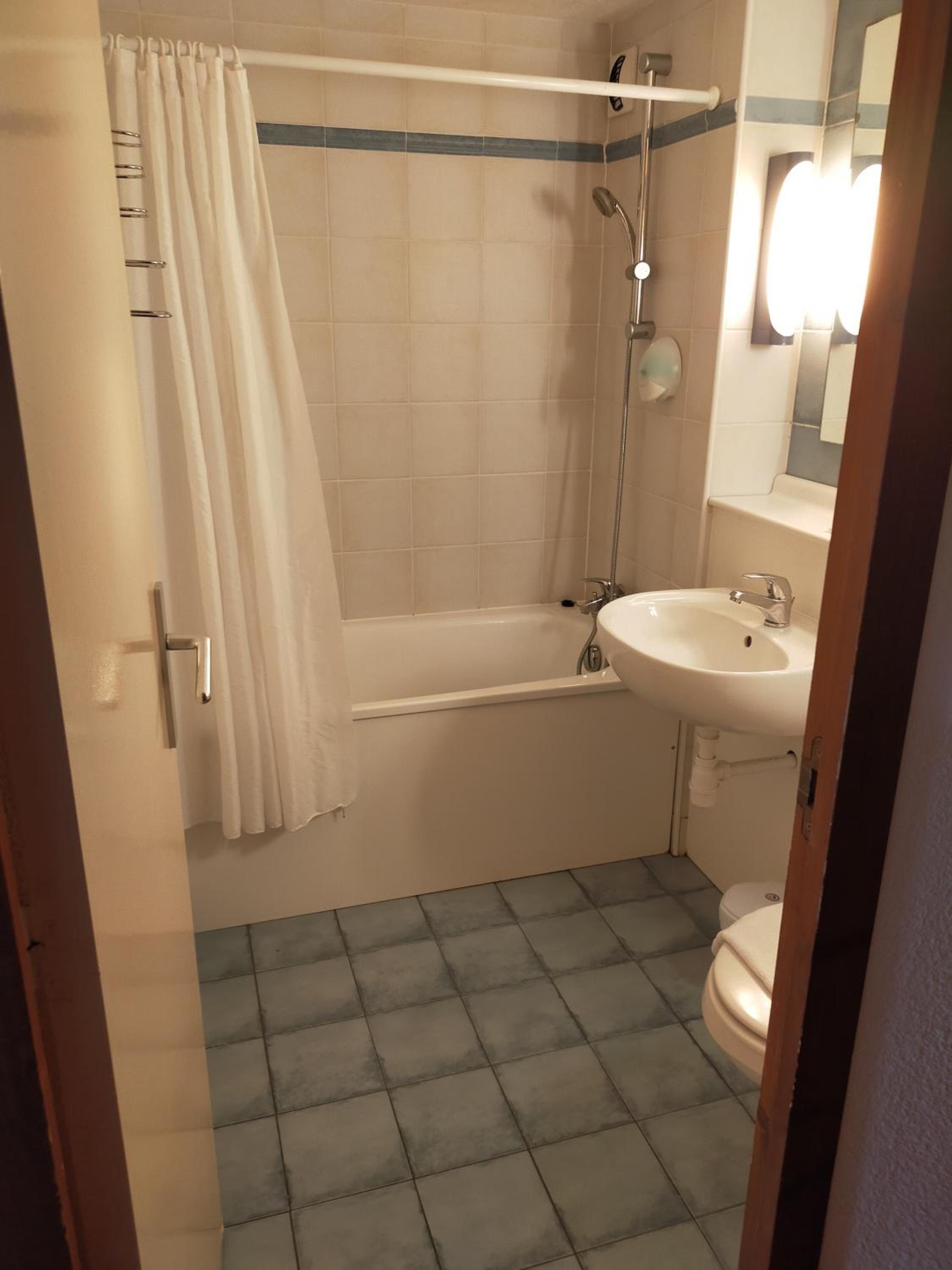 Double Room - Photo 5