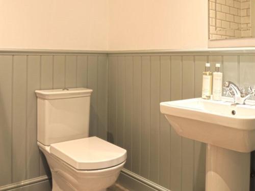 Standard King Room - Photo 3