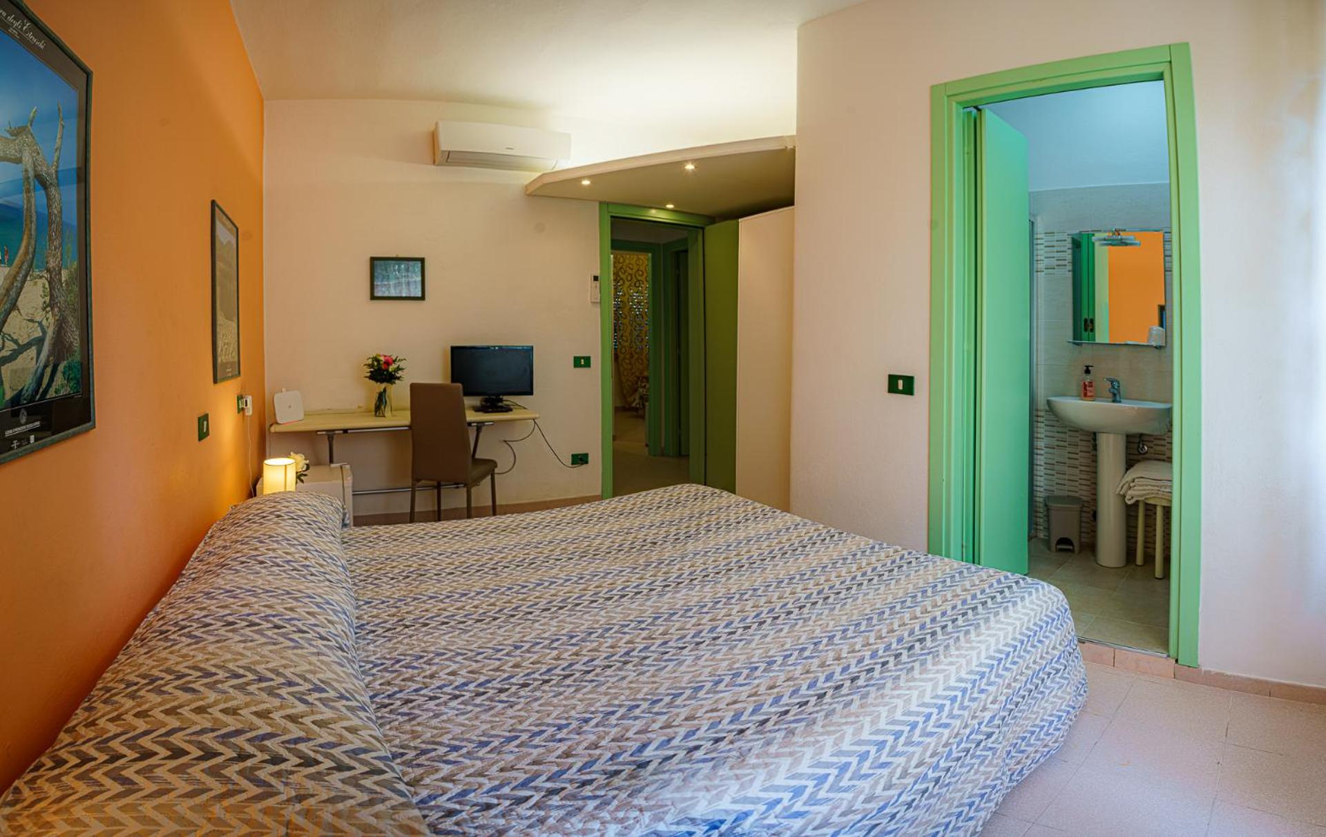 Double Room with Private Bathroom photo 1