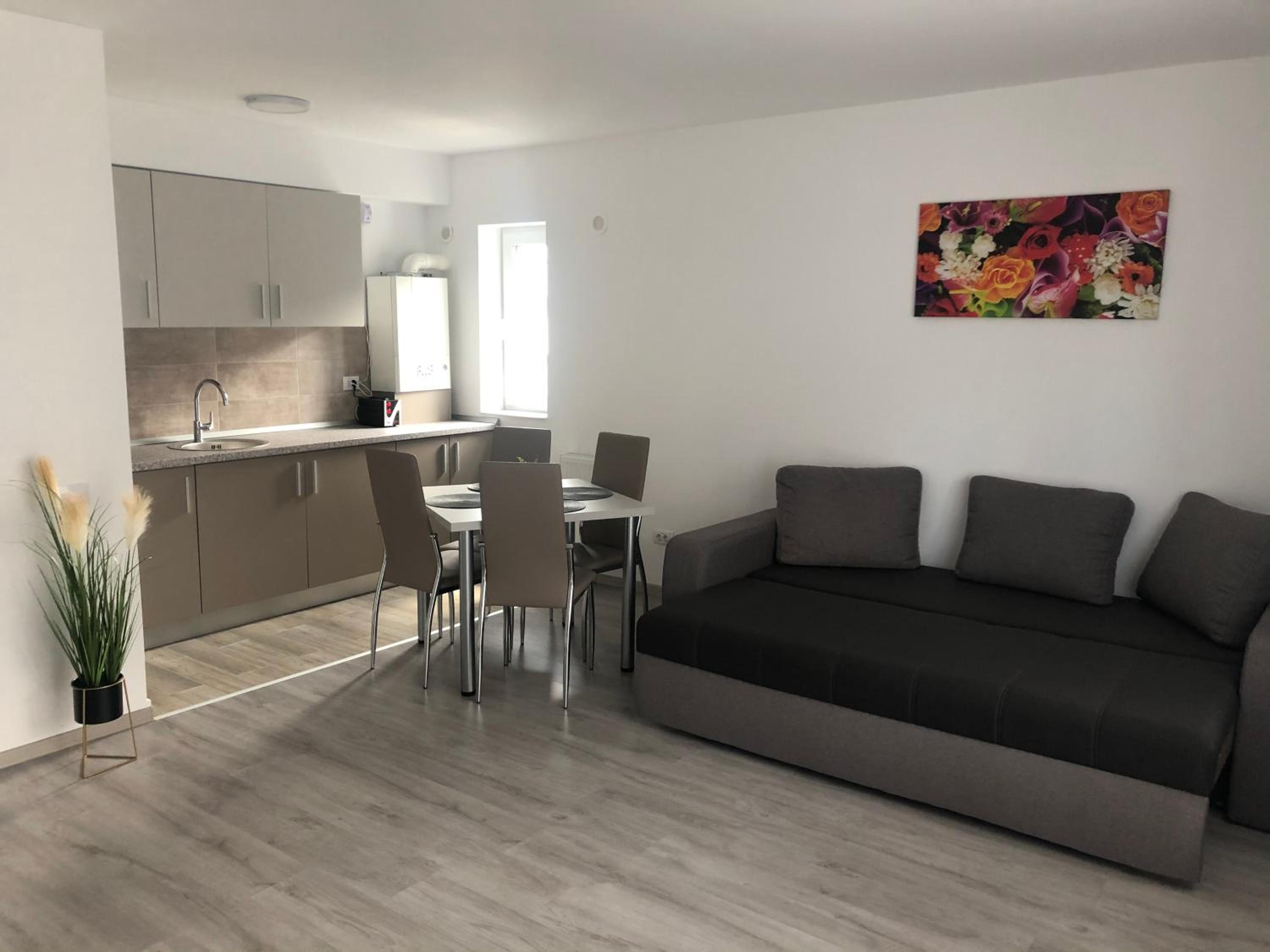 Apartment with Balcony - Photo 7