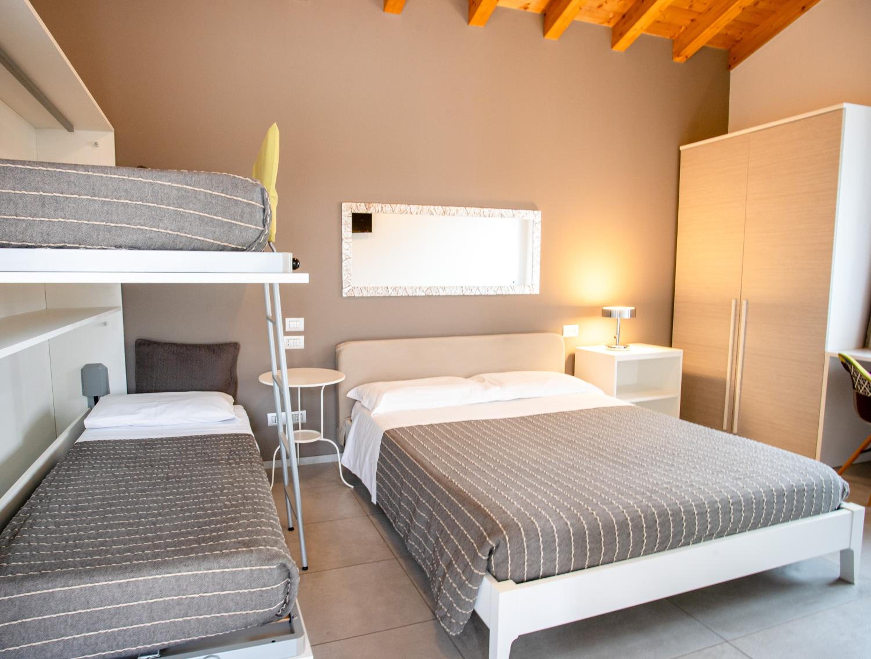 Double Room with Extra Bed photo 2