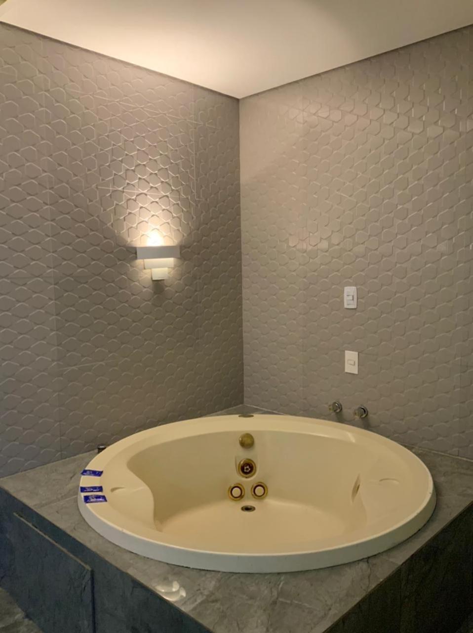 Deluxe Suite with Spa Bath photo 3