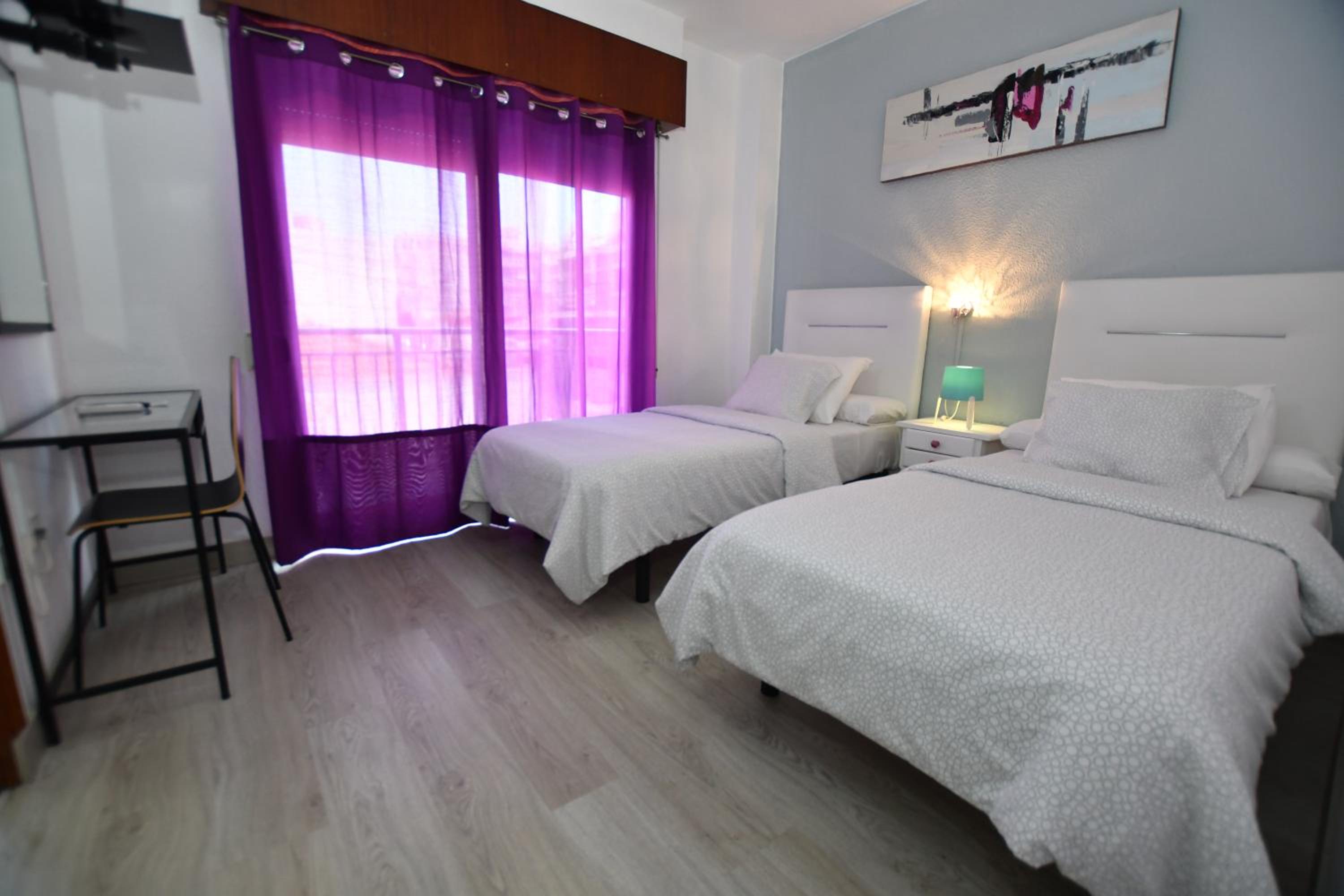 Twin Room - Photo 9