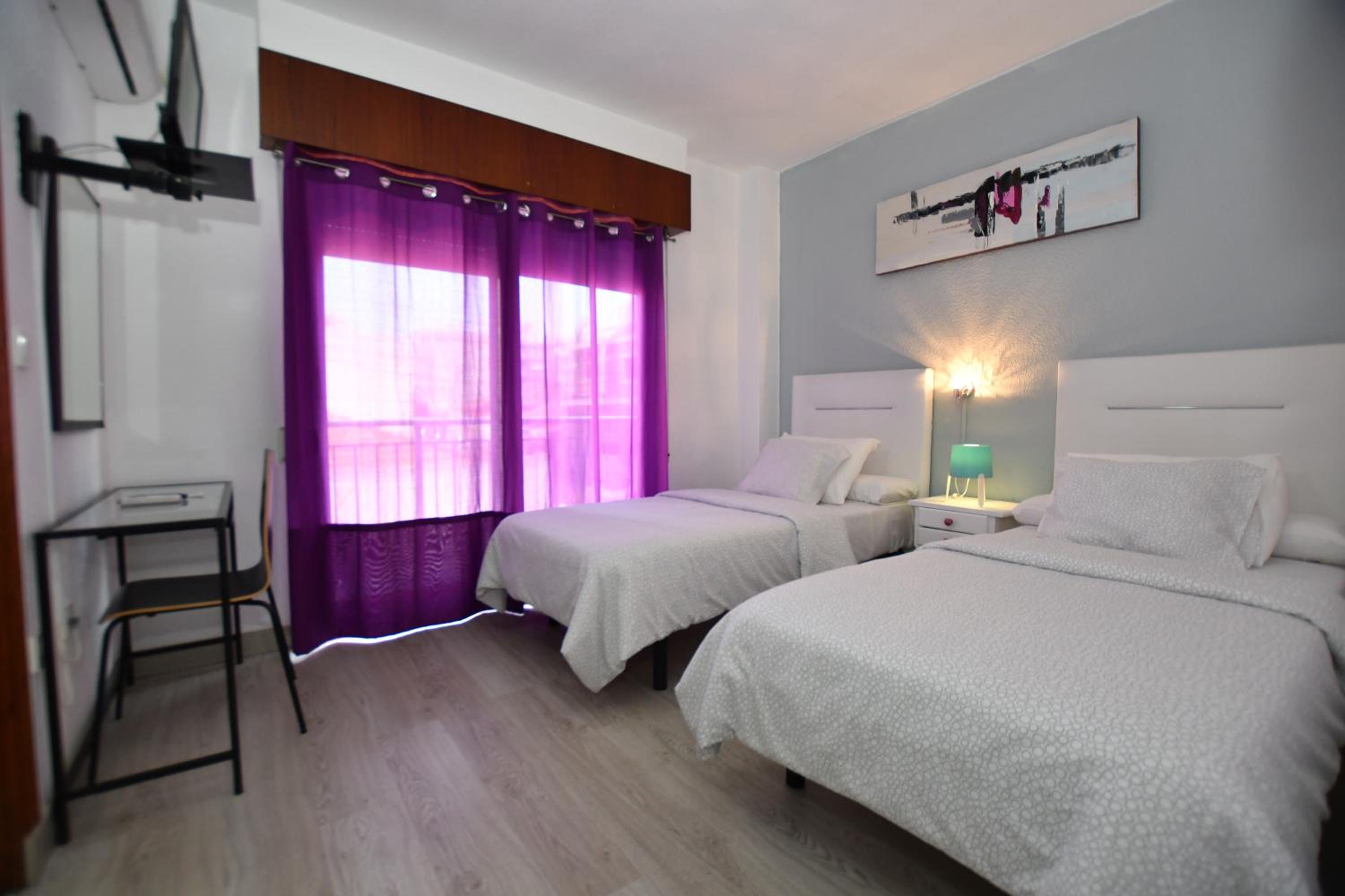 Twin Room - Photo 15