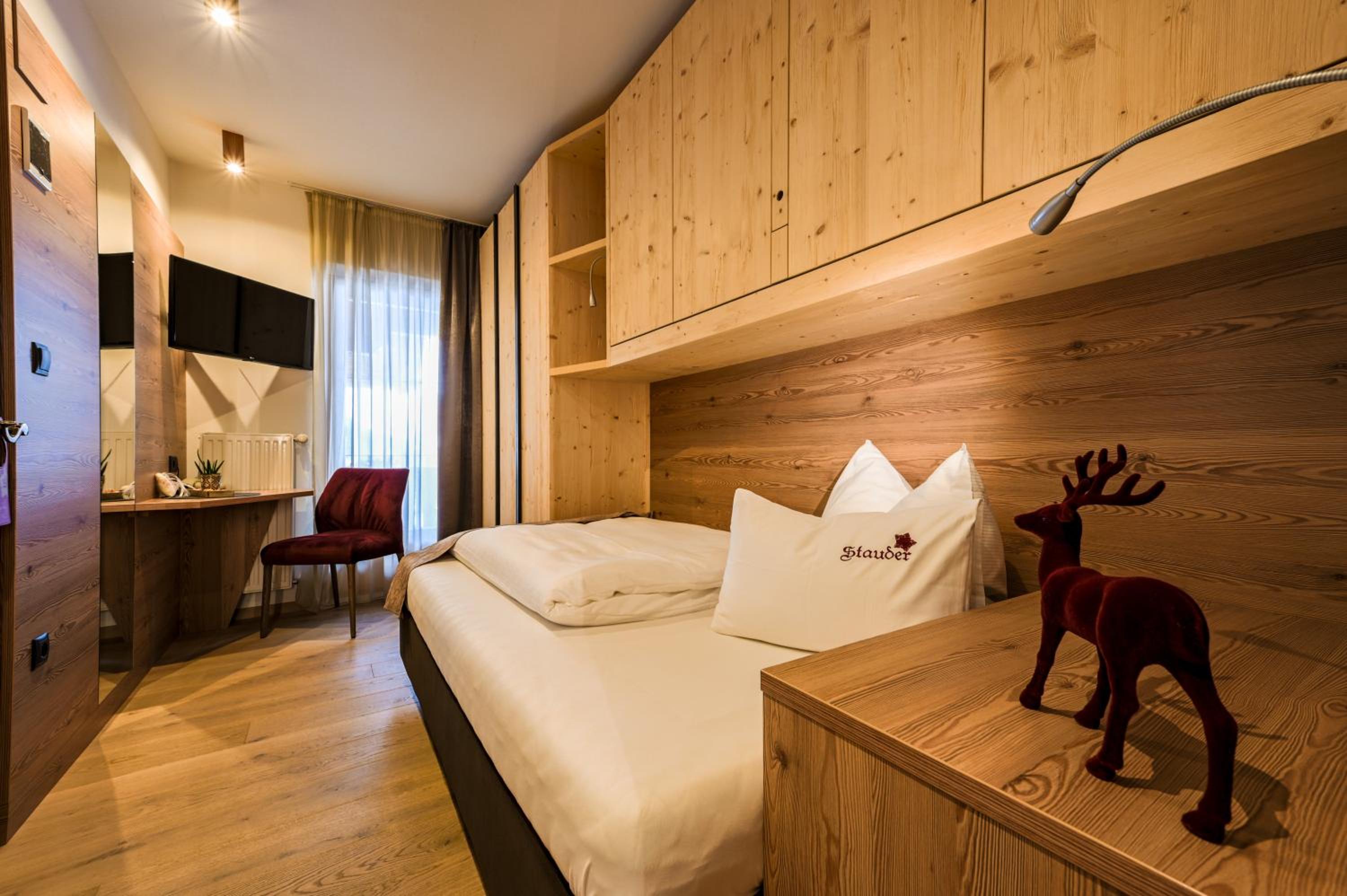 Single Room with Mountain View