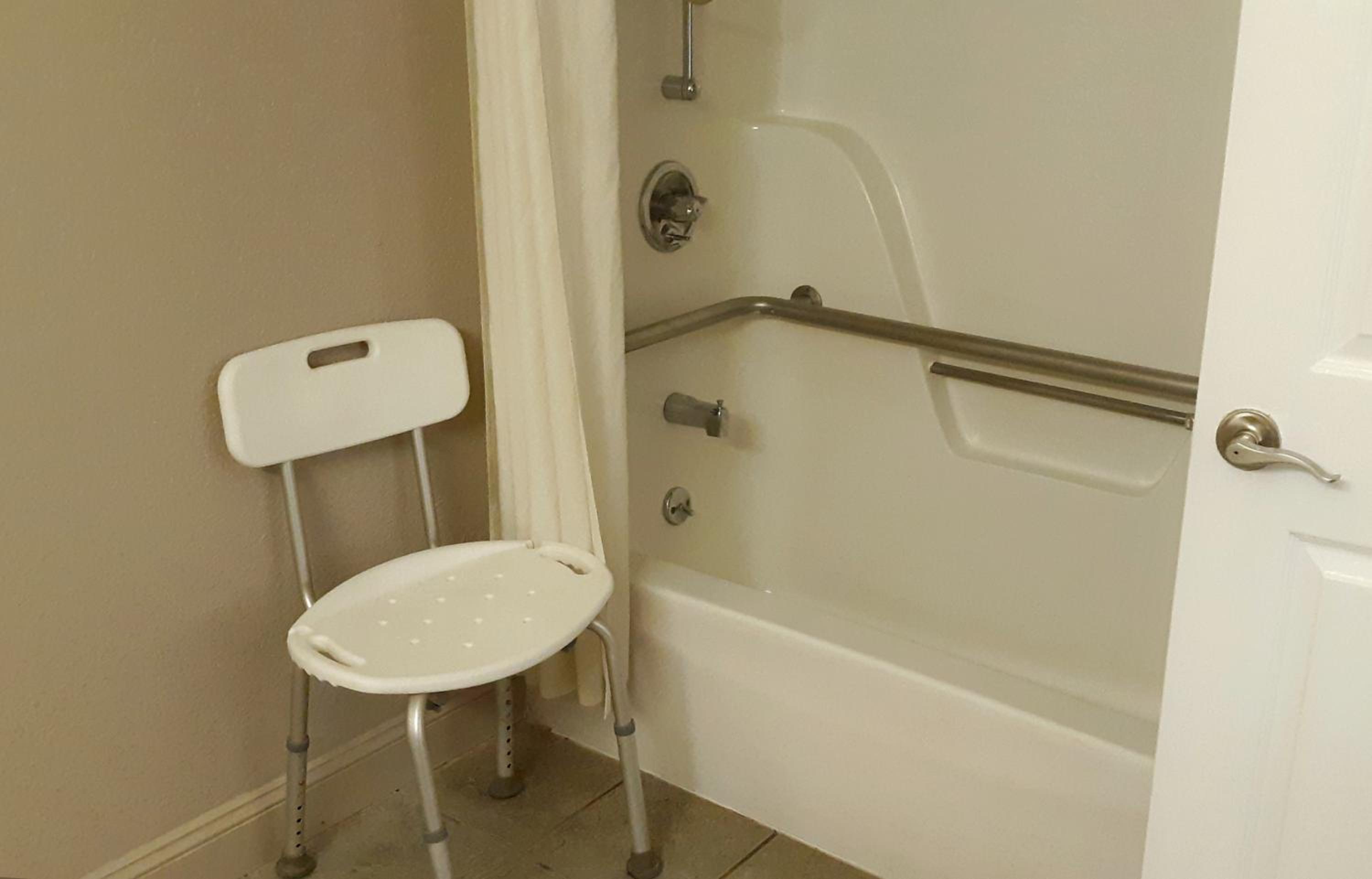 King Room - Mobility Access/Non-Smoking - Photo 6