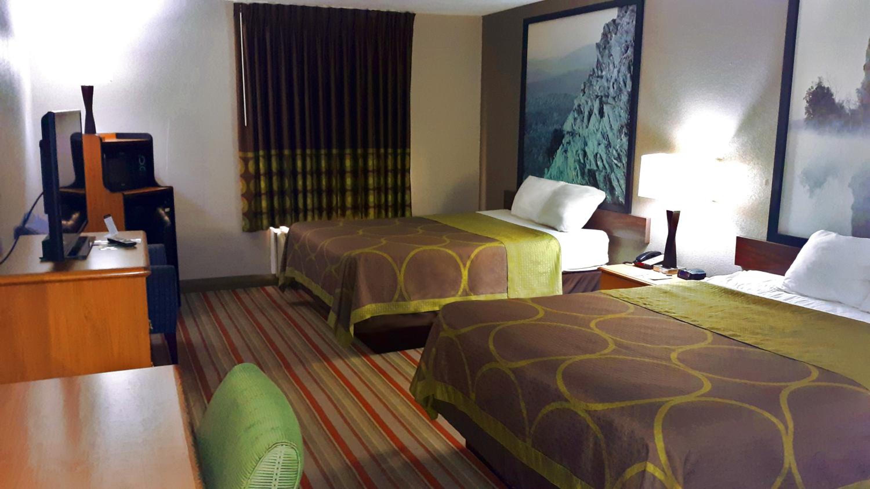Queen Room with Two Queen Beds - Mobility Access/Non-Smoking - Photo 3