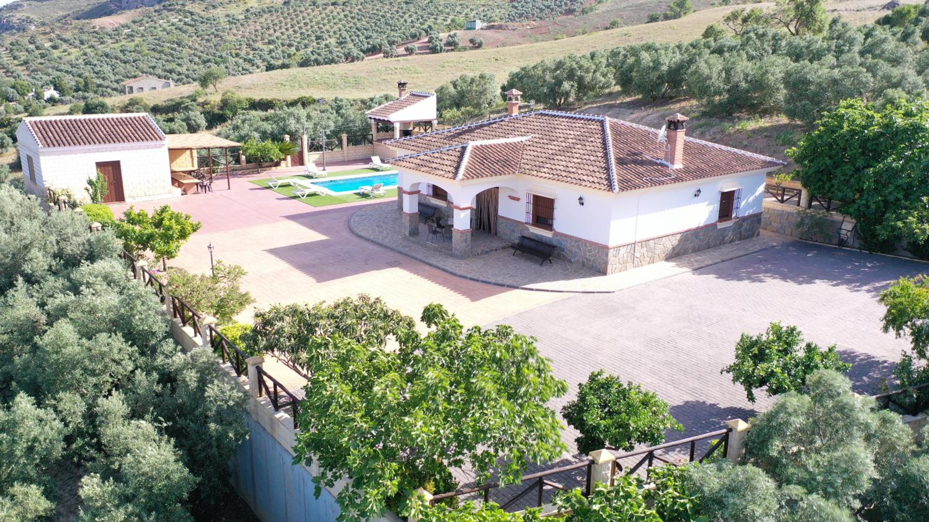 Four-Bedroom House photo 2