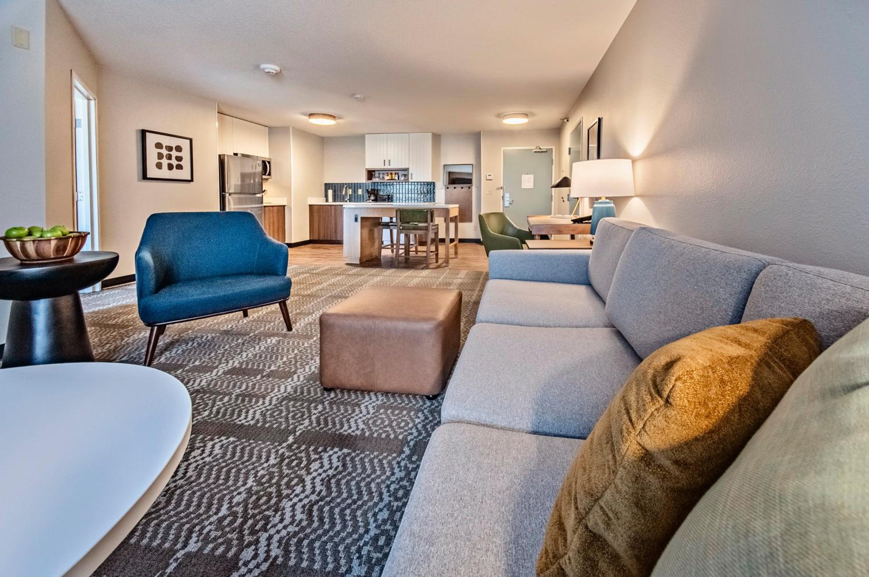 One Bedroom Suite with One Queen Bed - Photo 2