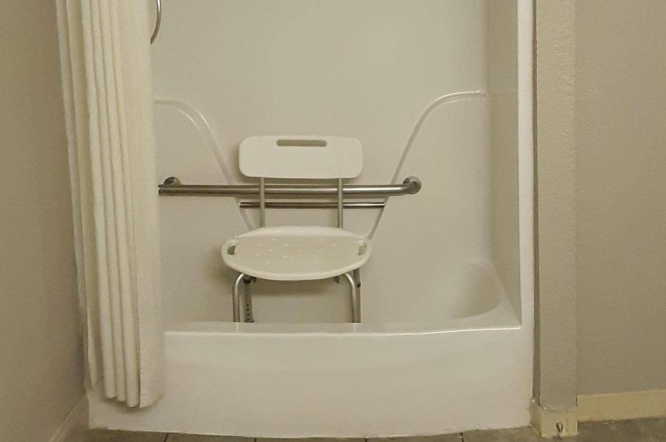 Queen Room with Two Queen Beds - Mobility Access/Non-Smoking - Photo 2