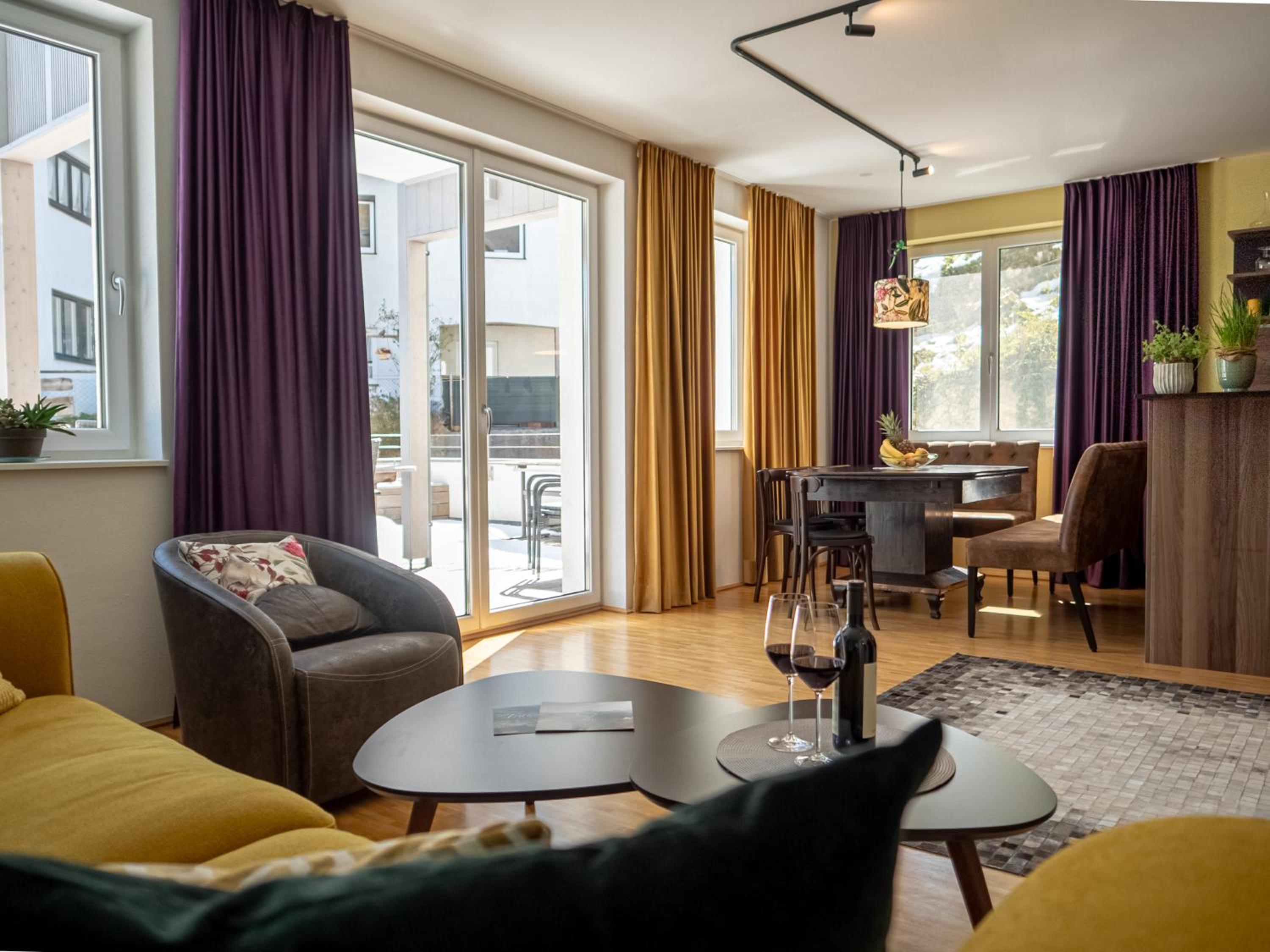 Three-Bedroom Apartment with Terrace photo 1