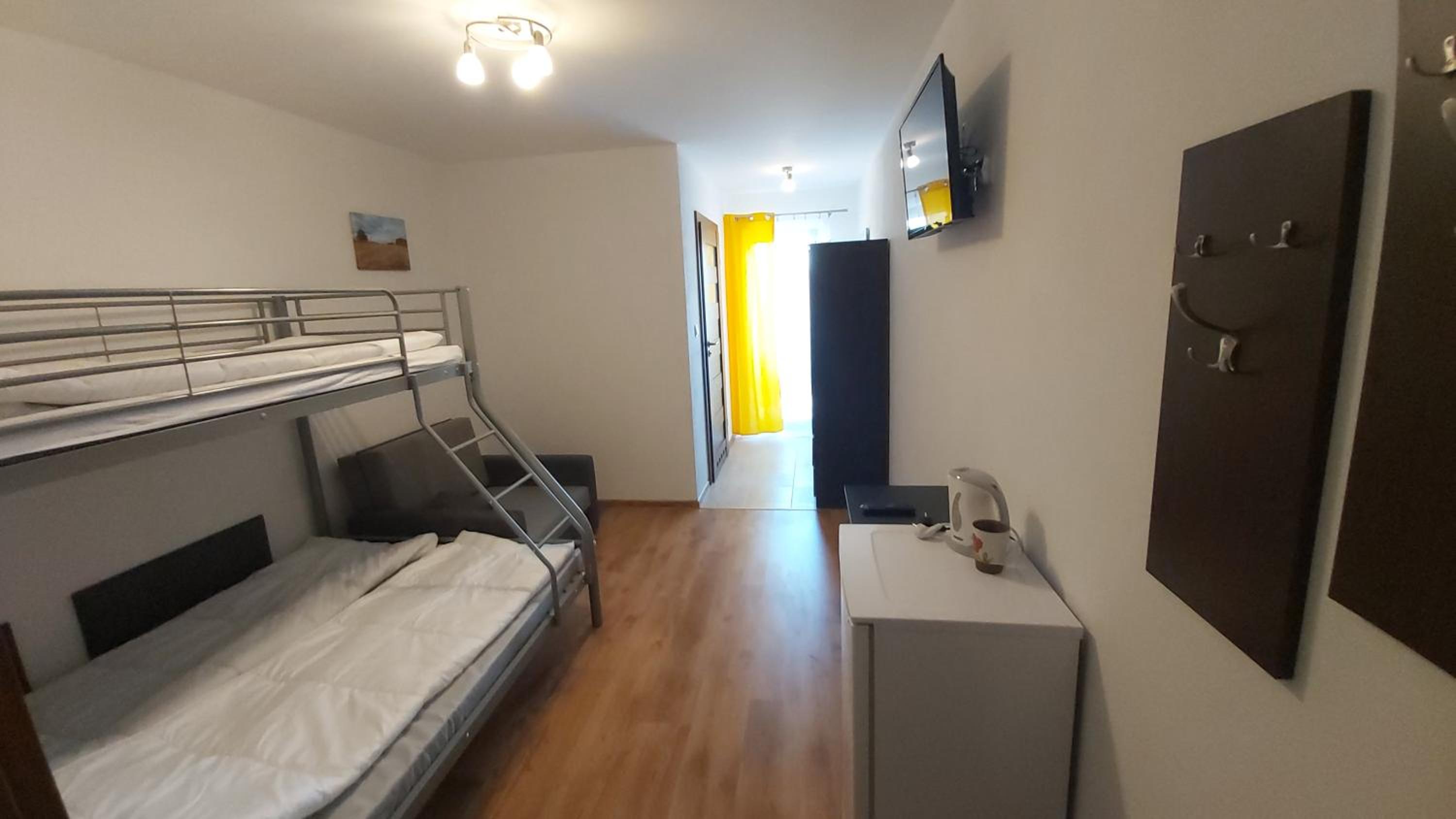 Quadruple Room with Bathroom - Photo 1