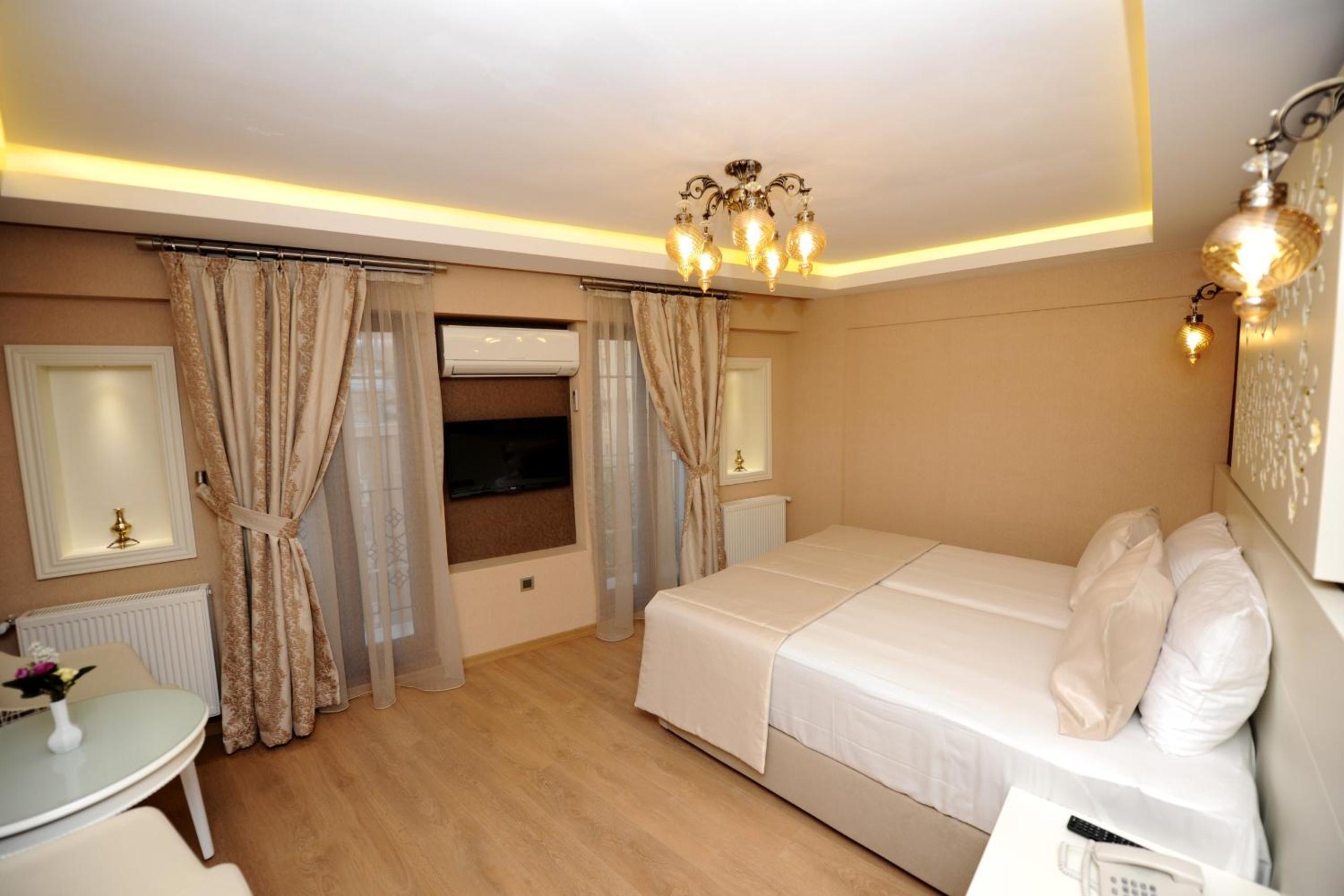 Deluxe Double or Twin Room with Balcony photo 1