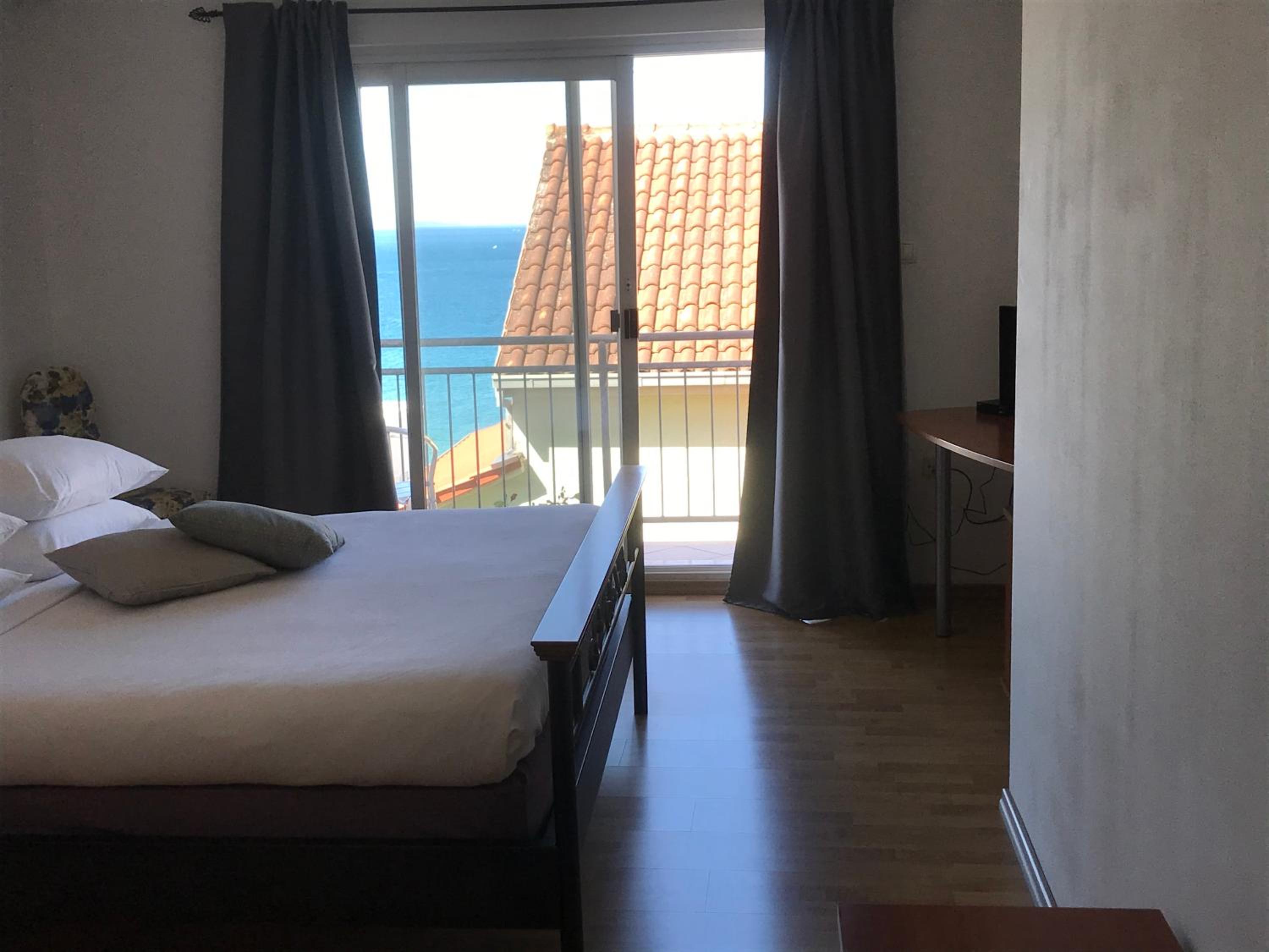 Queen Room with Balcony photo 3