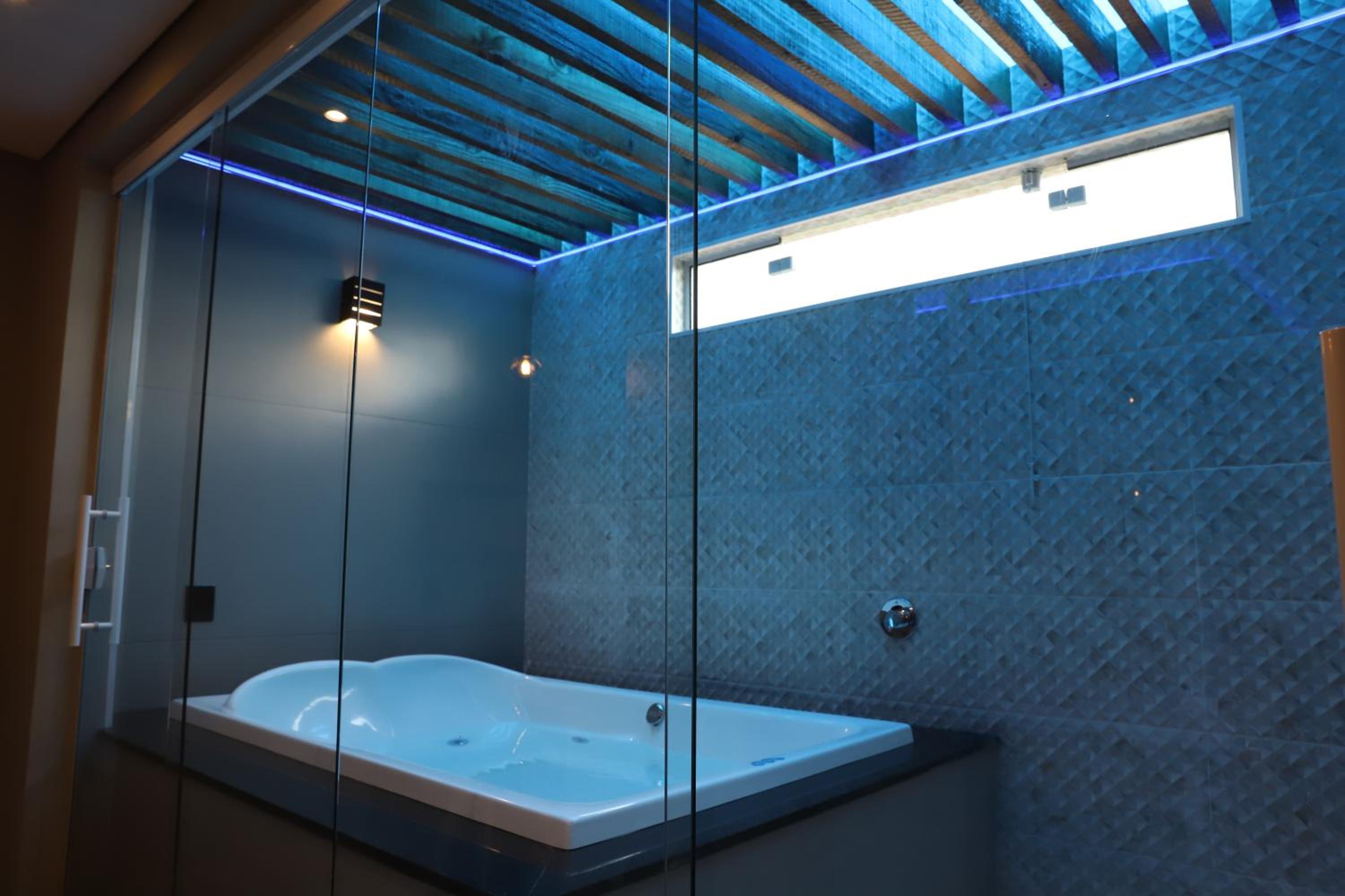 King Room with Spa Bath - Photo 2