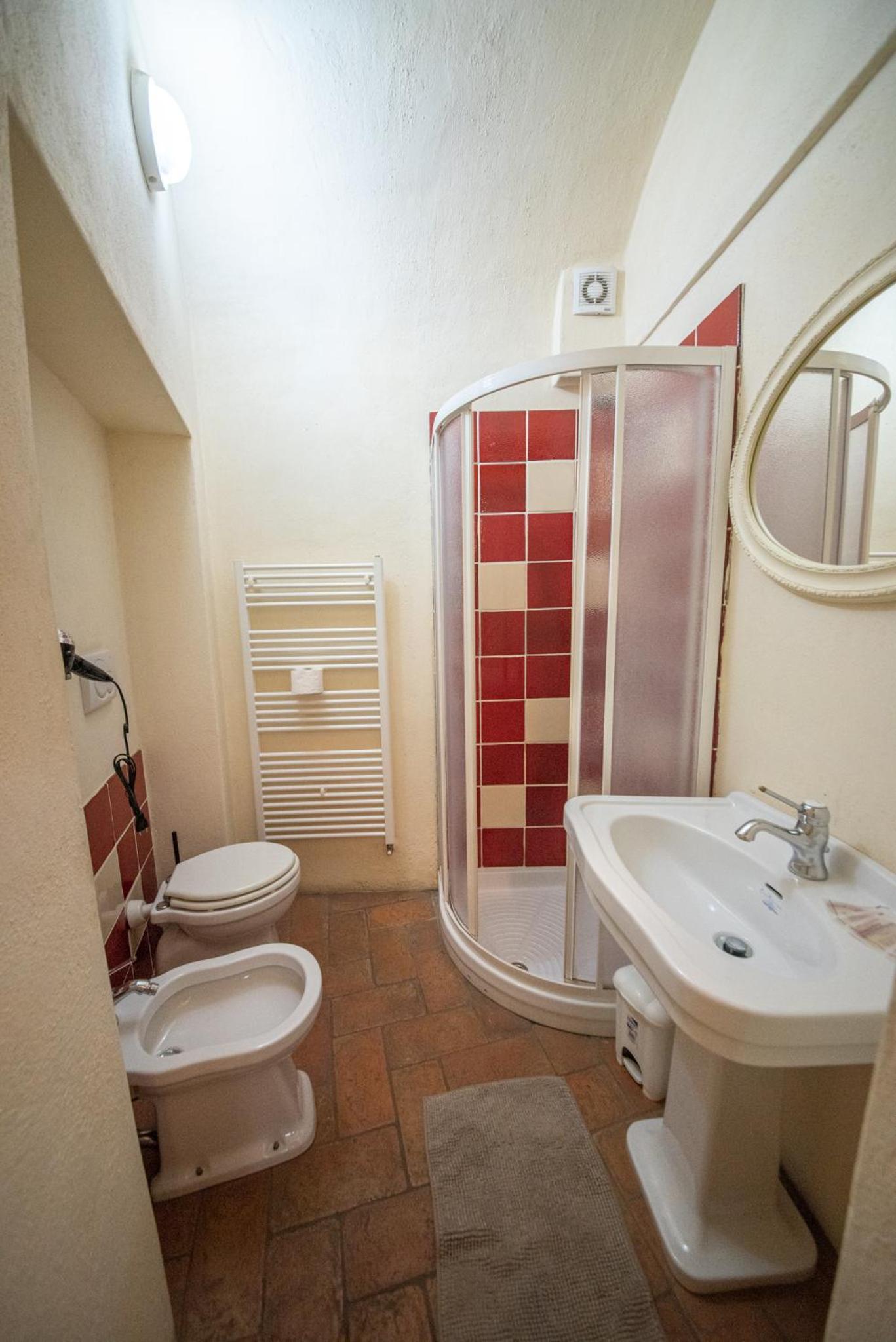 Double Room with Private External Bathroom - Photo 3