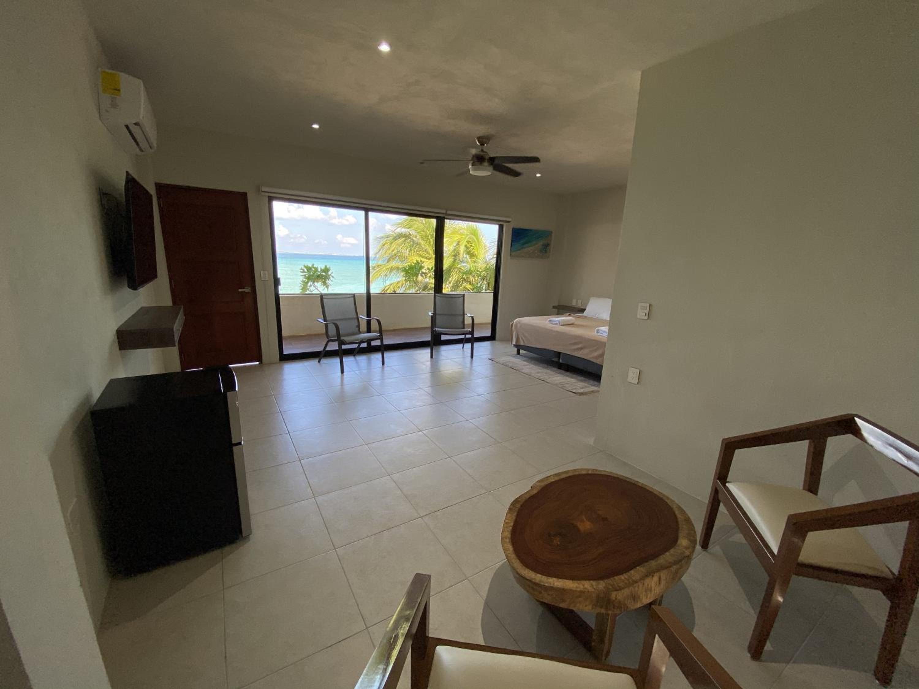King Room with Sea View - Photo 12