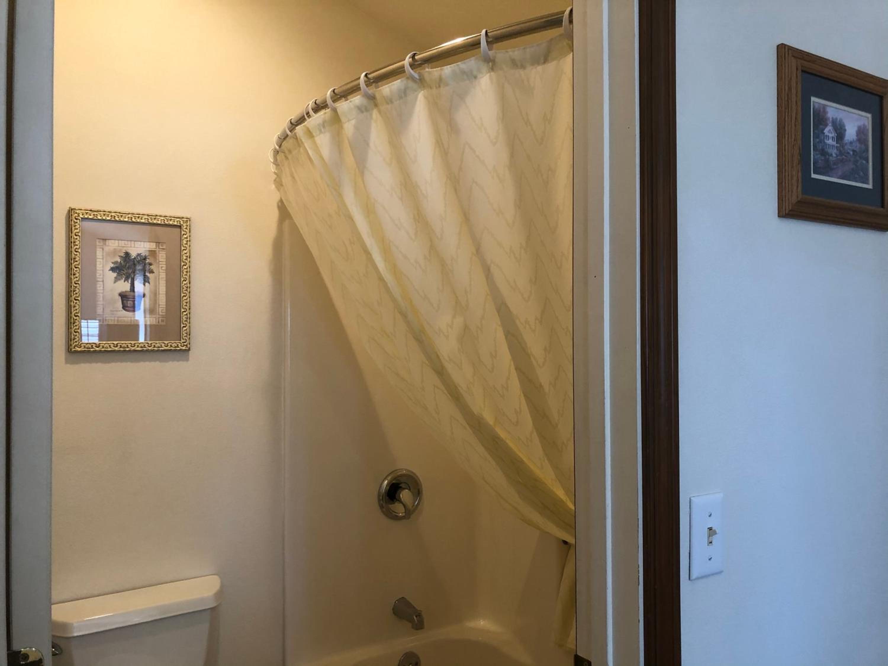Queen Room with Two Queen Beds photo 2