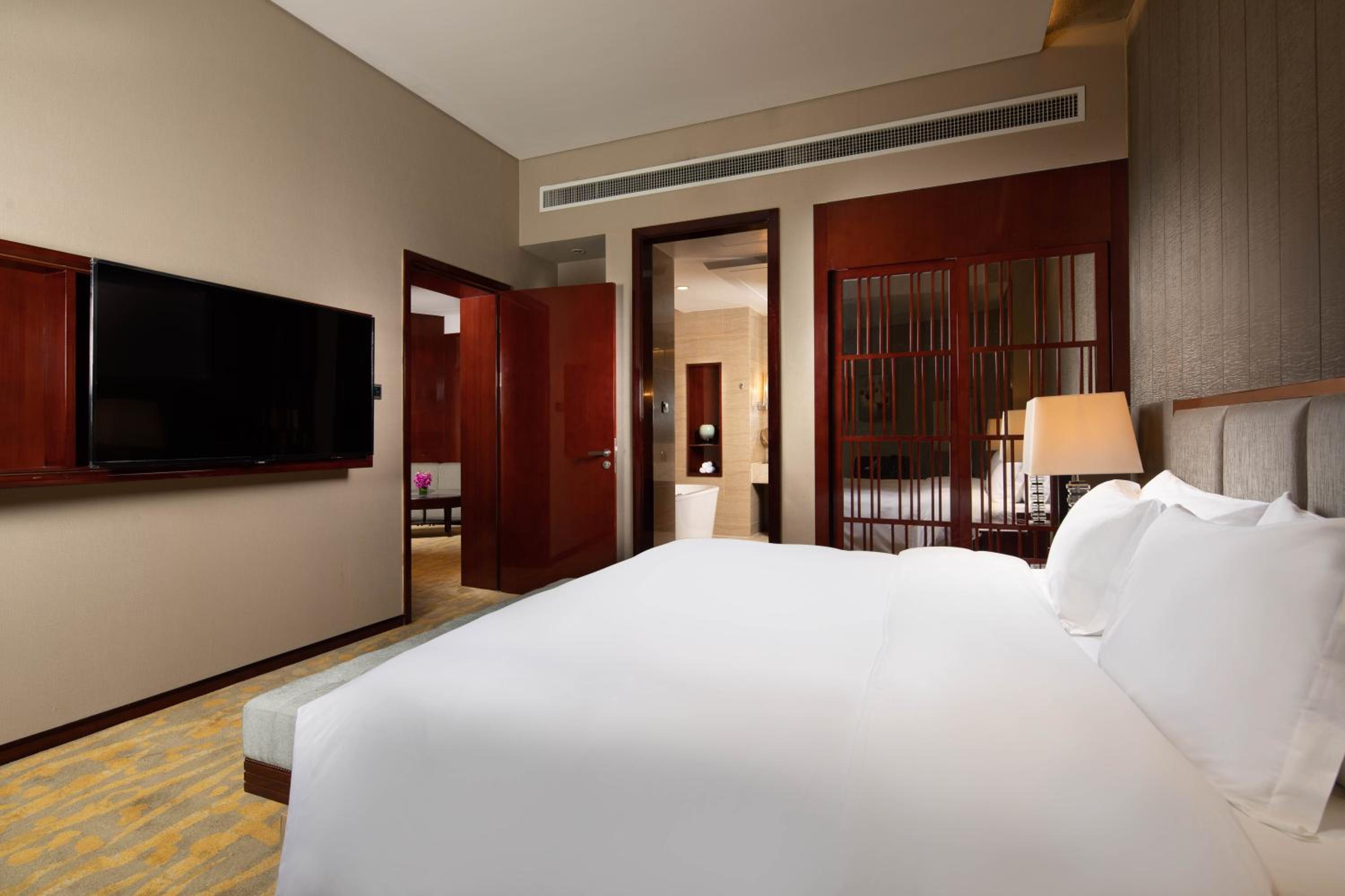 Junior King Suite With Lounge Access photo 1
