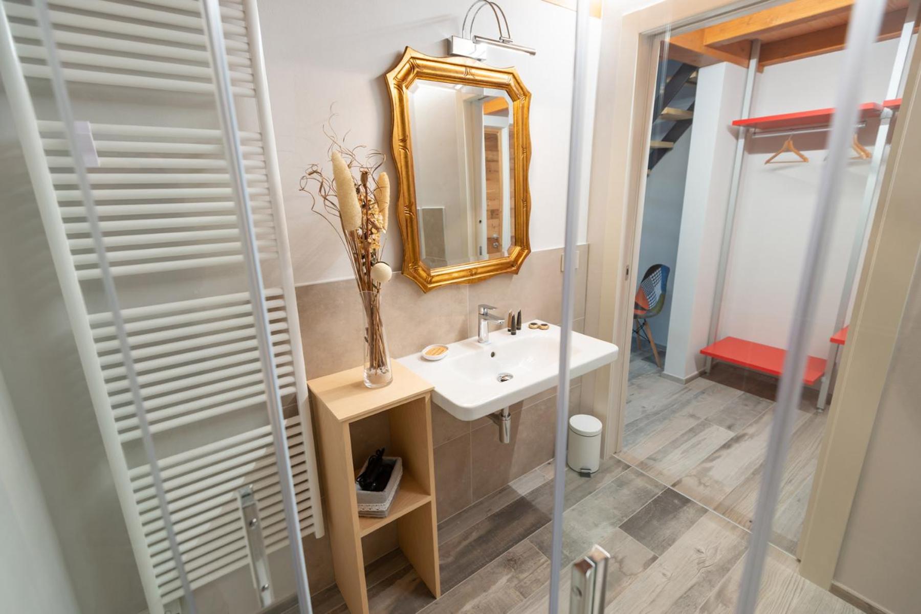 Double Room - Photo 7