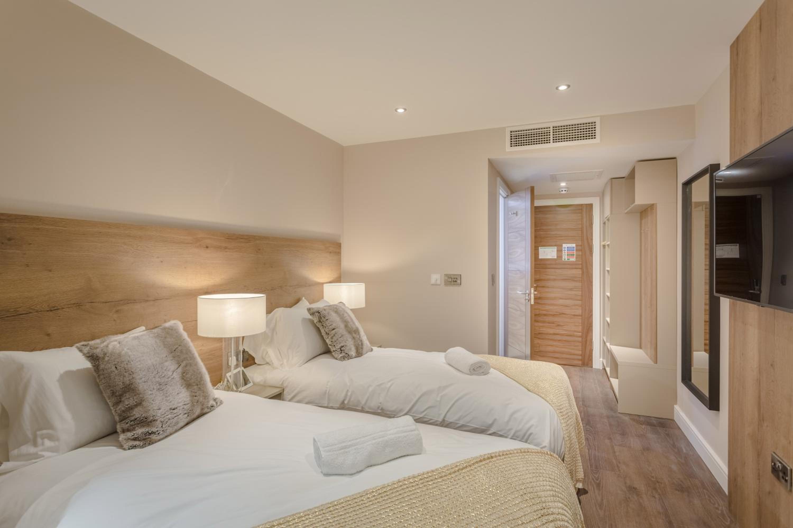 Twin Room - Photo 8