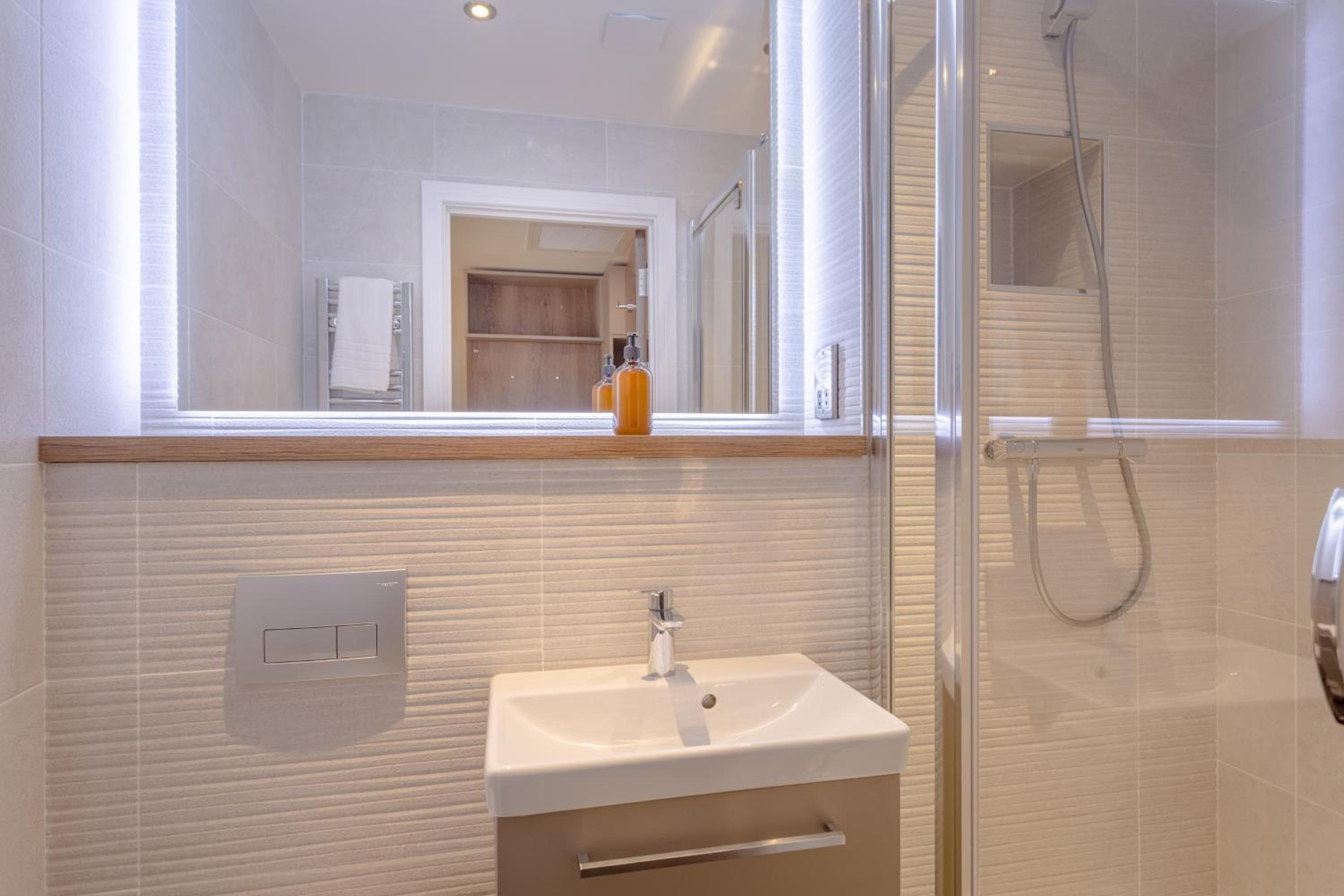 Twin Room - Photo 3
