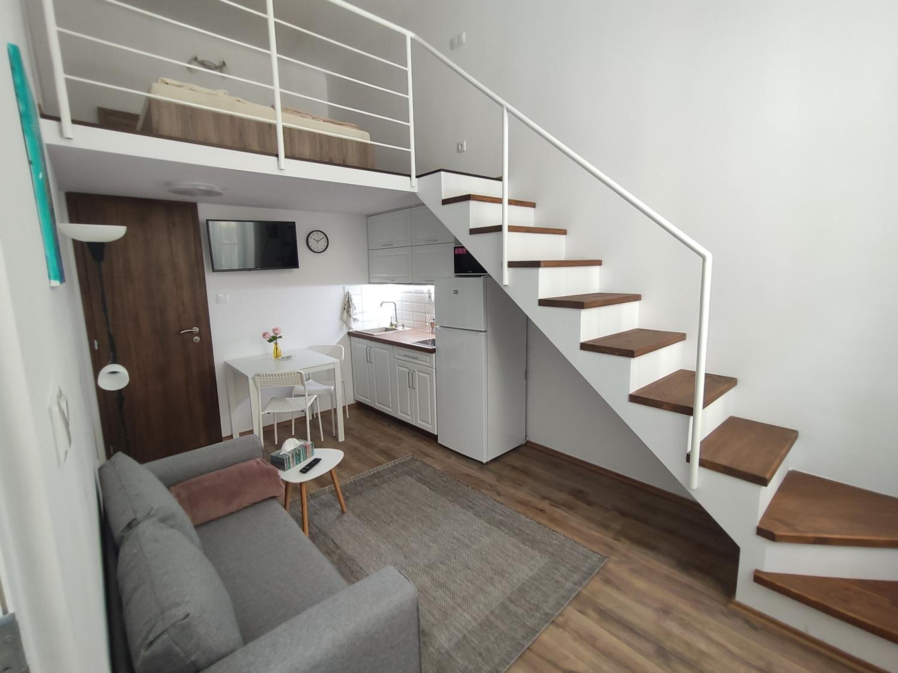 One-Bedroom Apartment - Photo 1