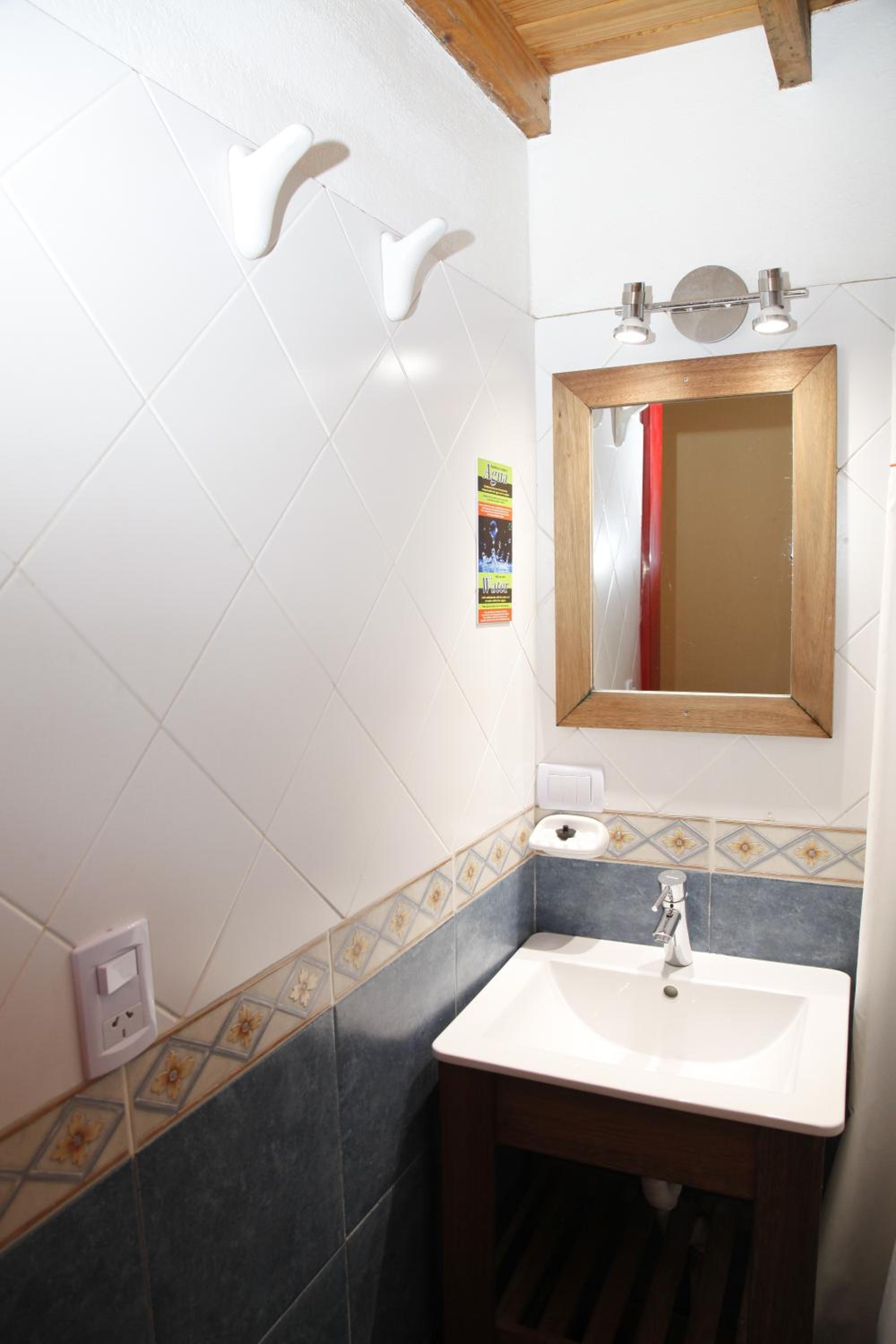 Twin Room with Private Bathroom photo 3
