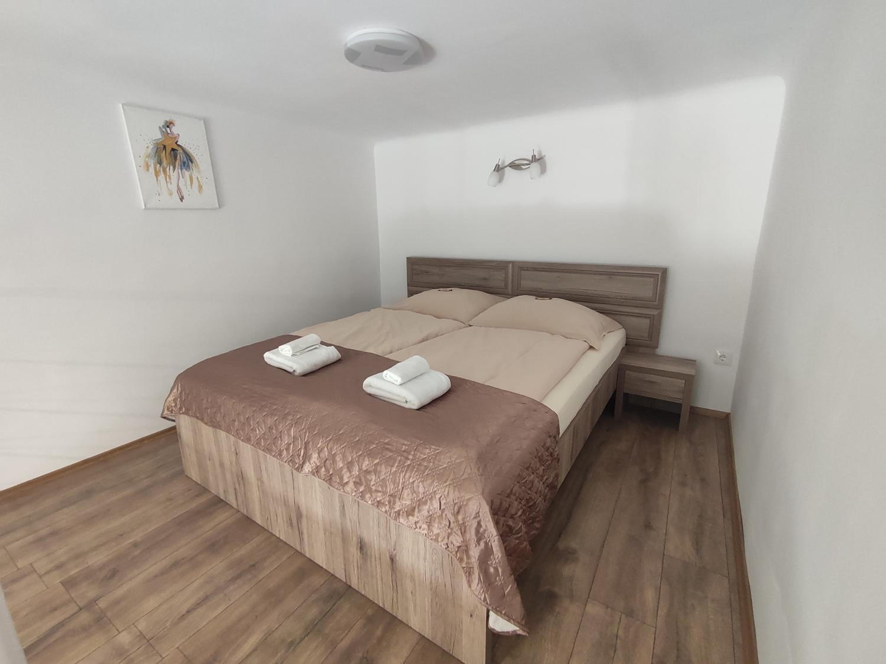 One-Bedroom Apartment - Photo 3